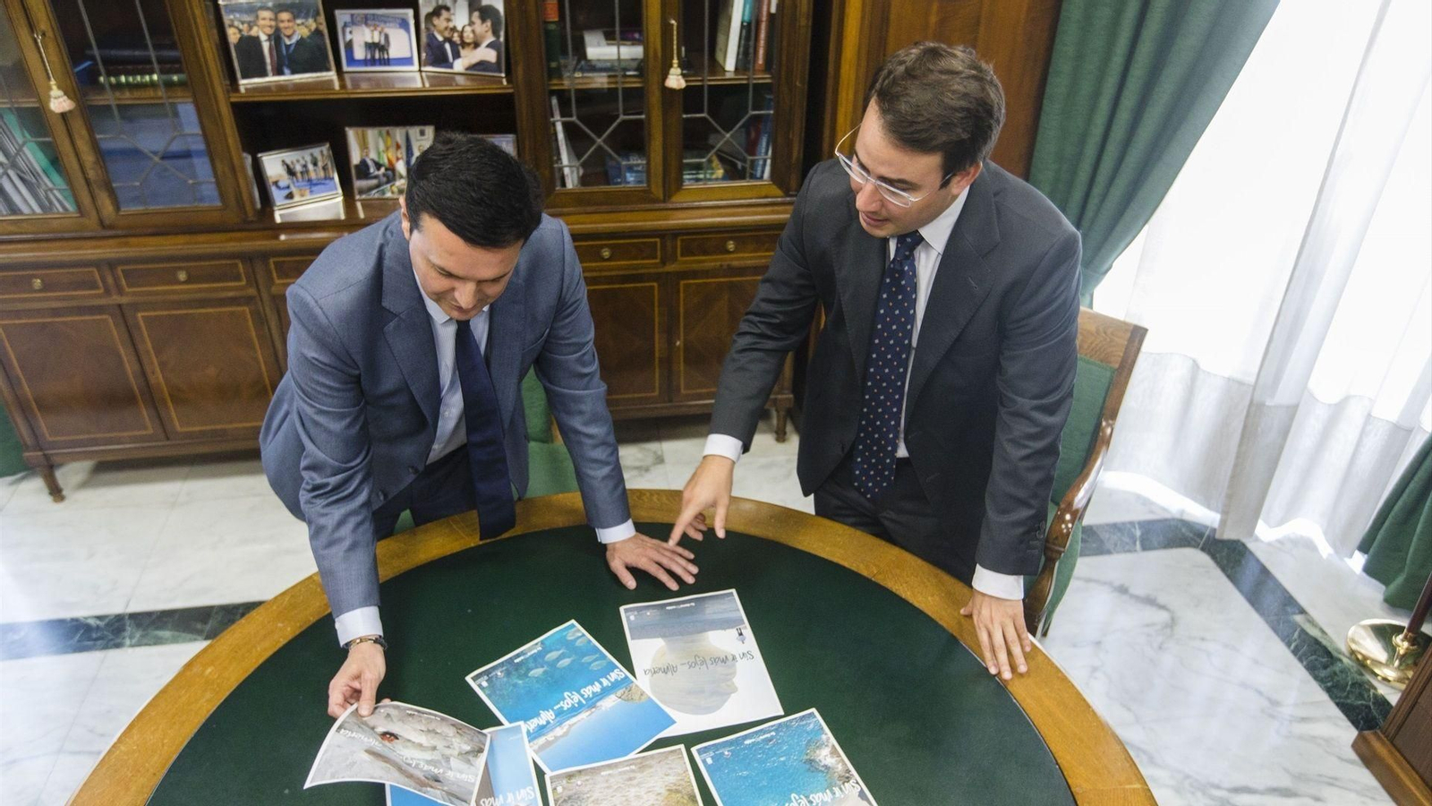 El presidente de la Diputación de Almería, Javier Aureliano García, y el diputado provincial de Turismo, Fernando Giménez.