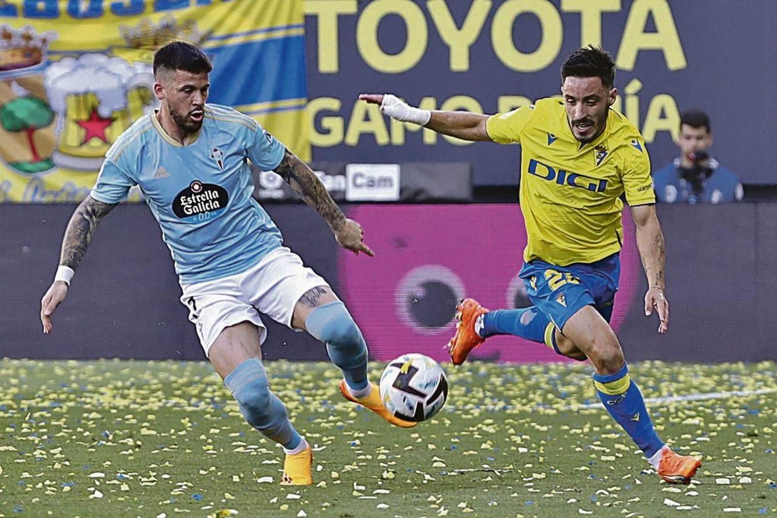 Carles Pérez lo intentó por su banda, pero sin demasiado éxito.