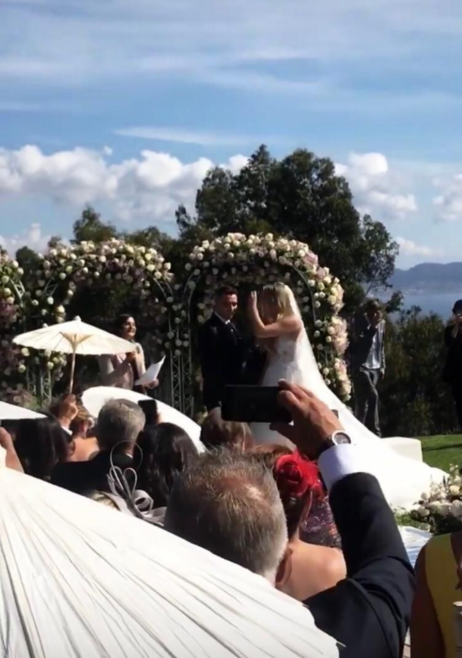 La boda de  Iago Aspas y Jenni Rueda  04