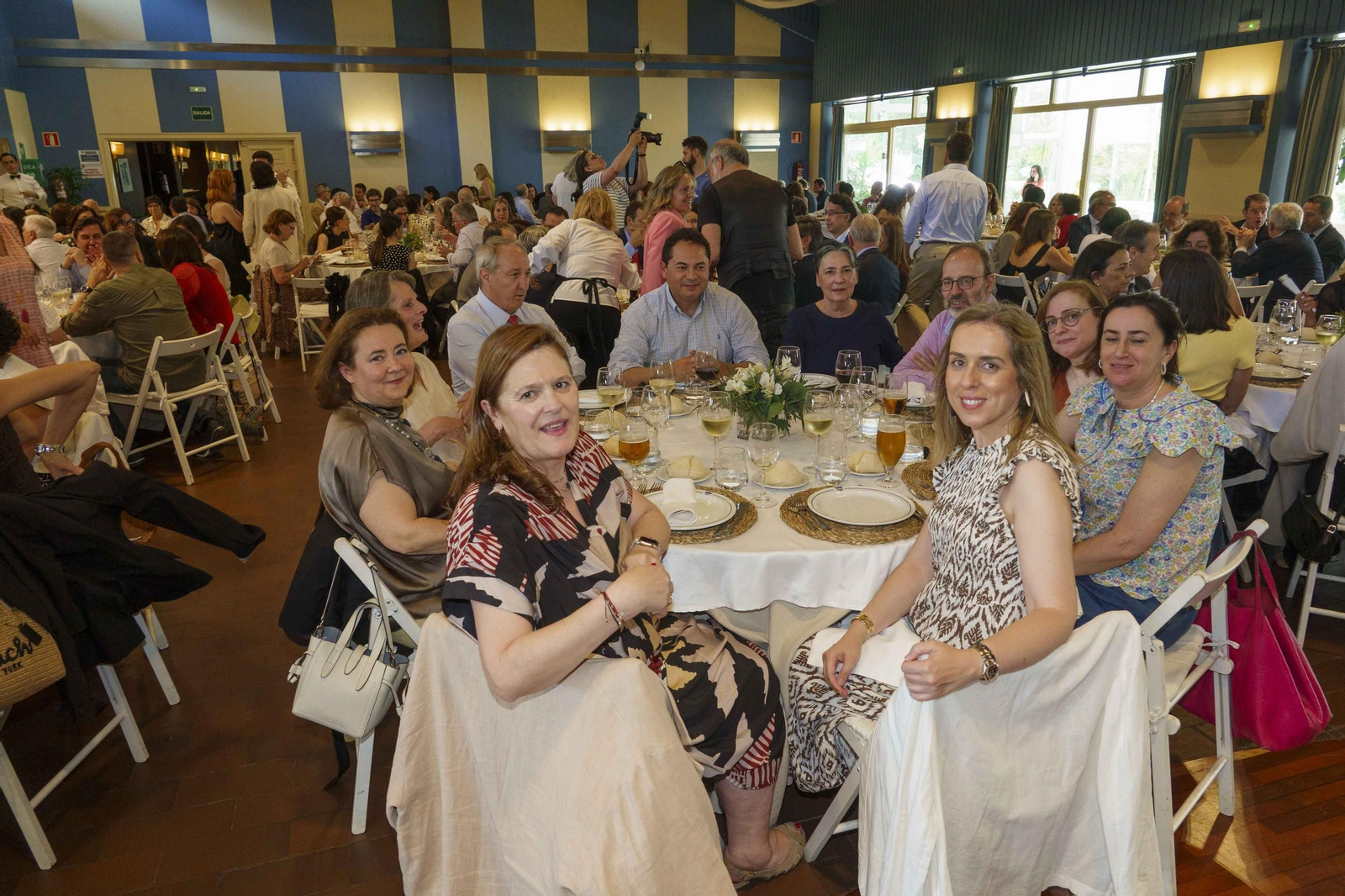 Galería | Emotiva despedida en Vigo al exjuez decano Germán Serrano
