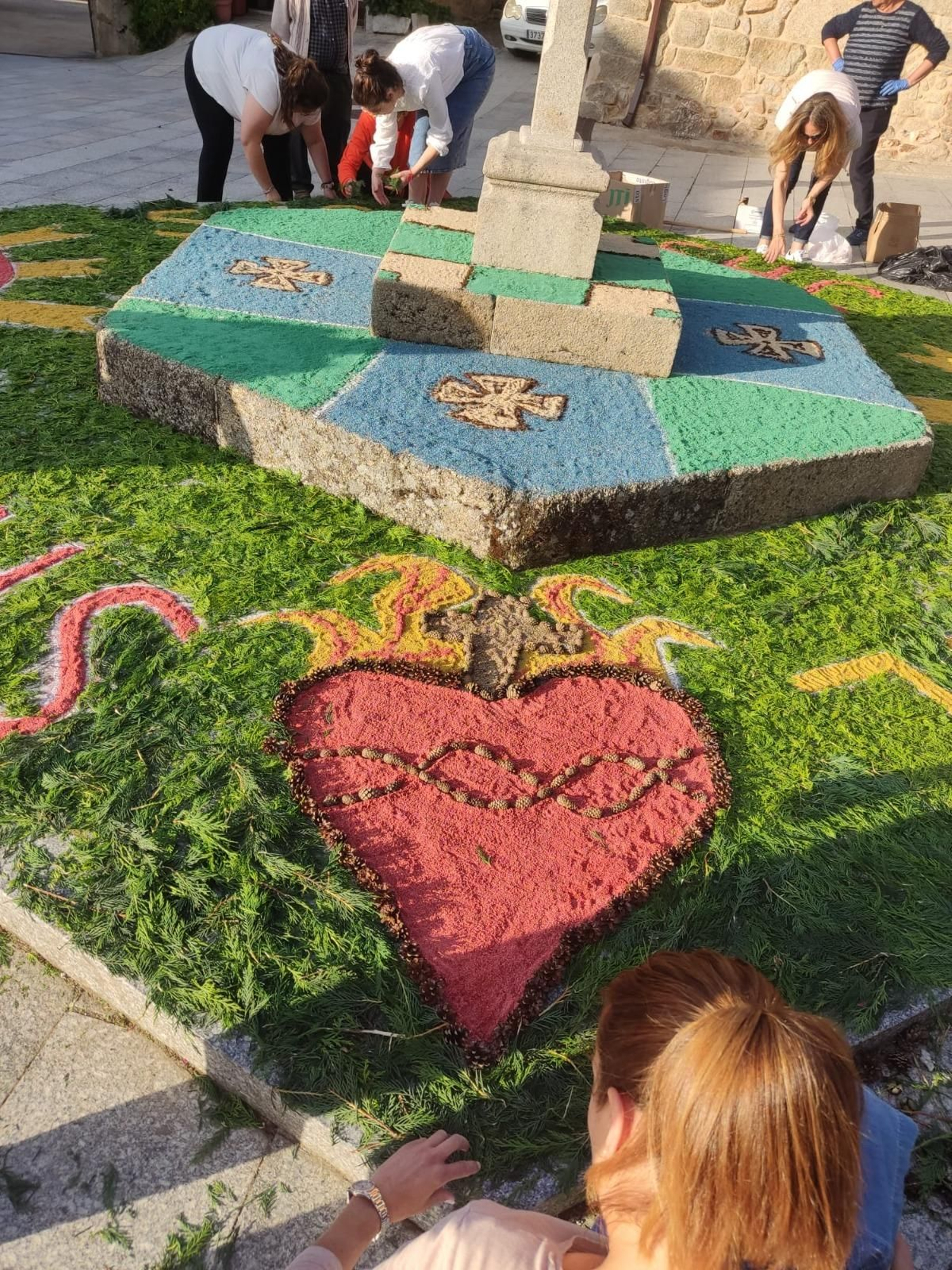 El Sagrado Corazón en una alfombra del Corpus de Vilardevós.