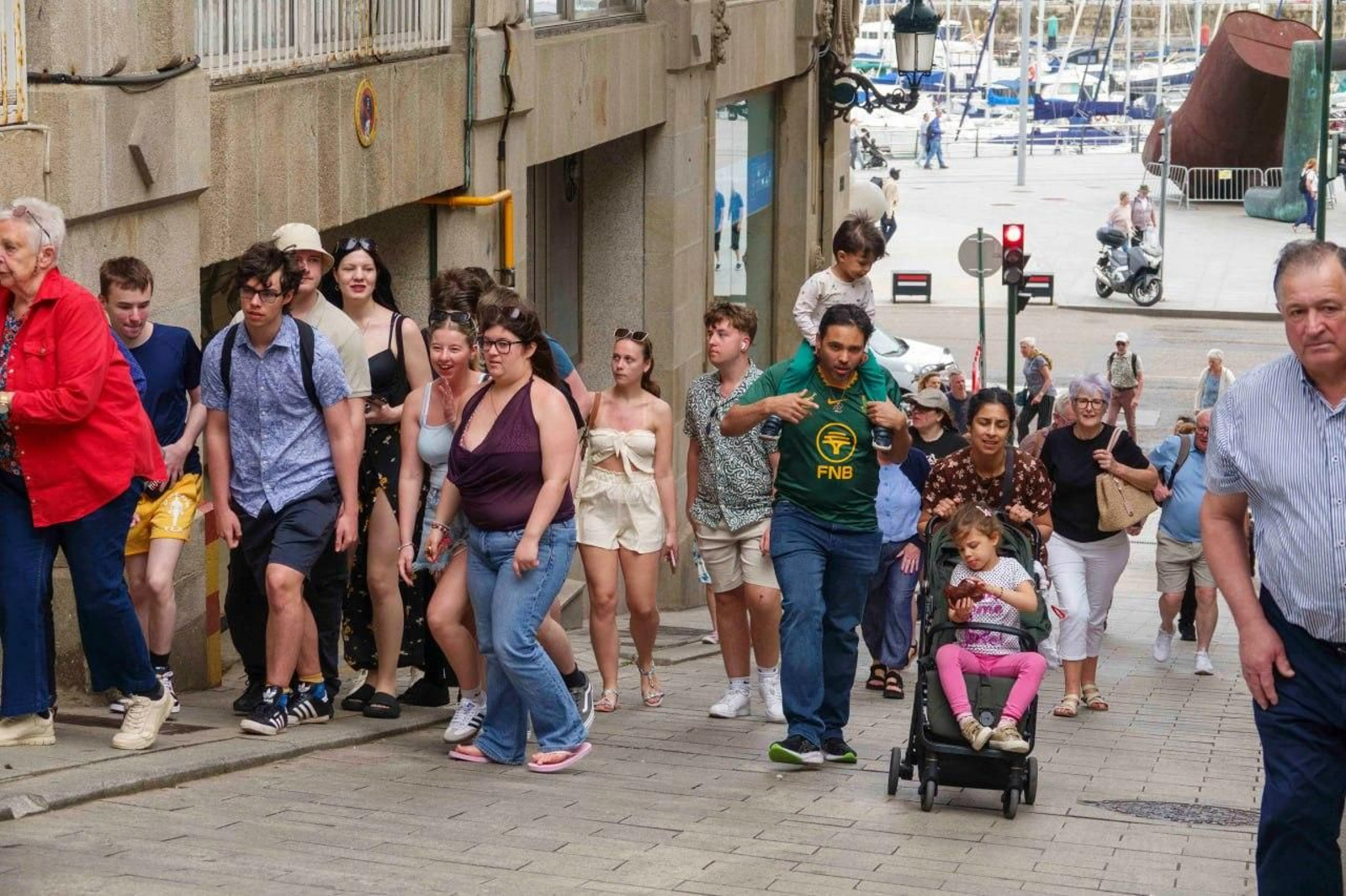 Galería | Vigo recibe la primera triple escala de cruceros del año