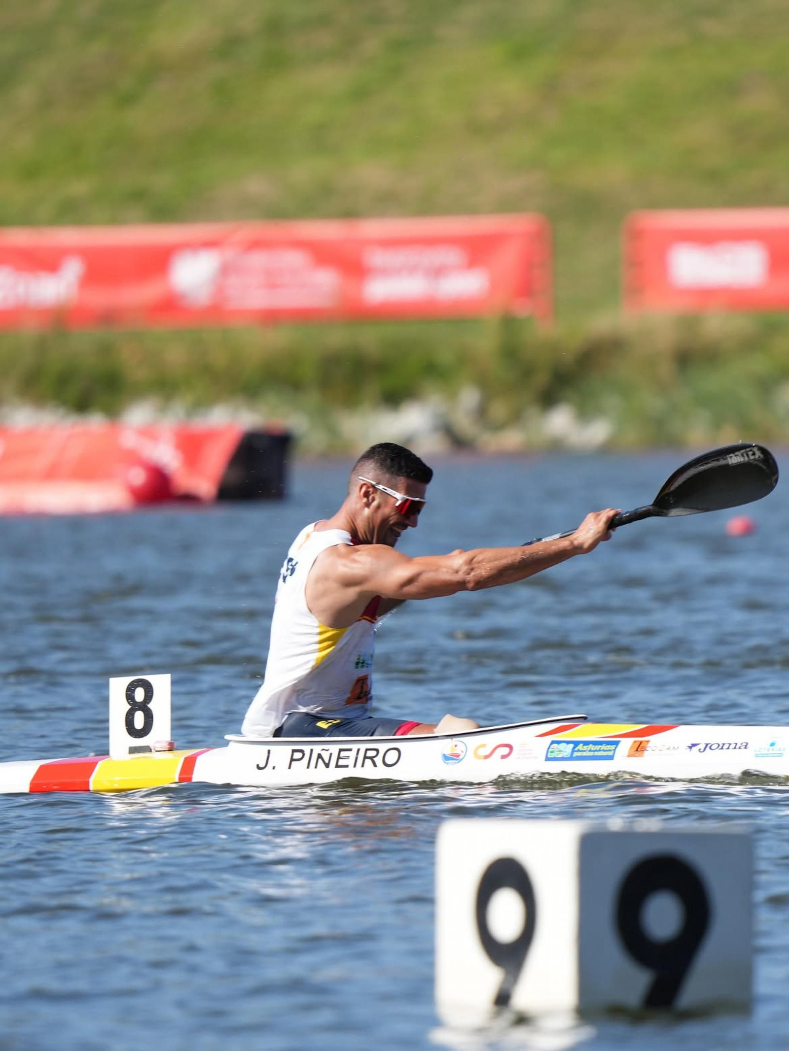 El palista cangués José Javier Piñeiro, durante su regata de ayer en el Mundial de Amsterdam.