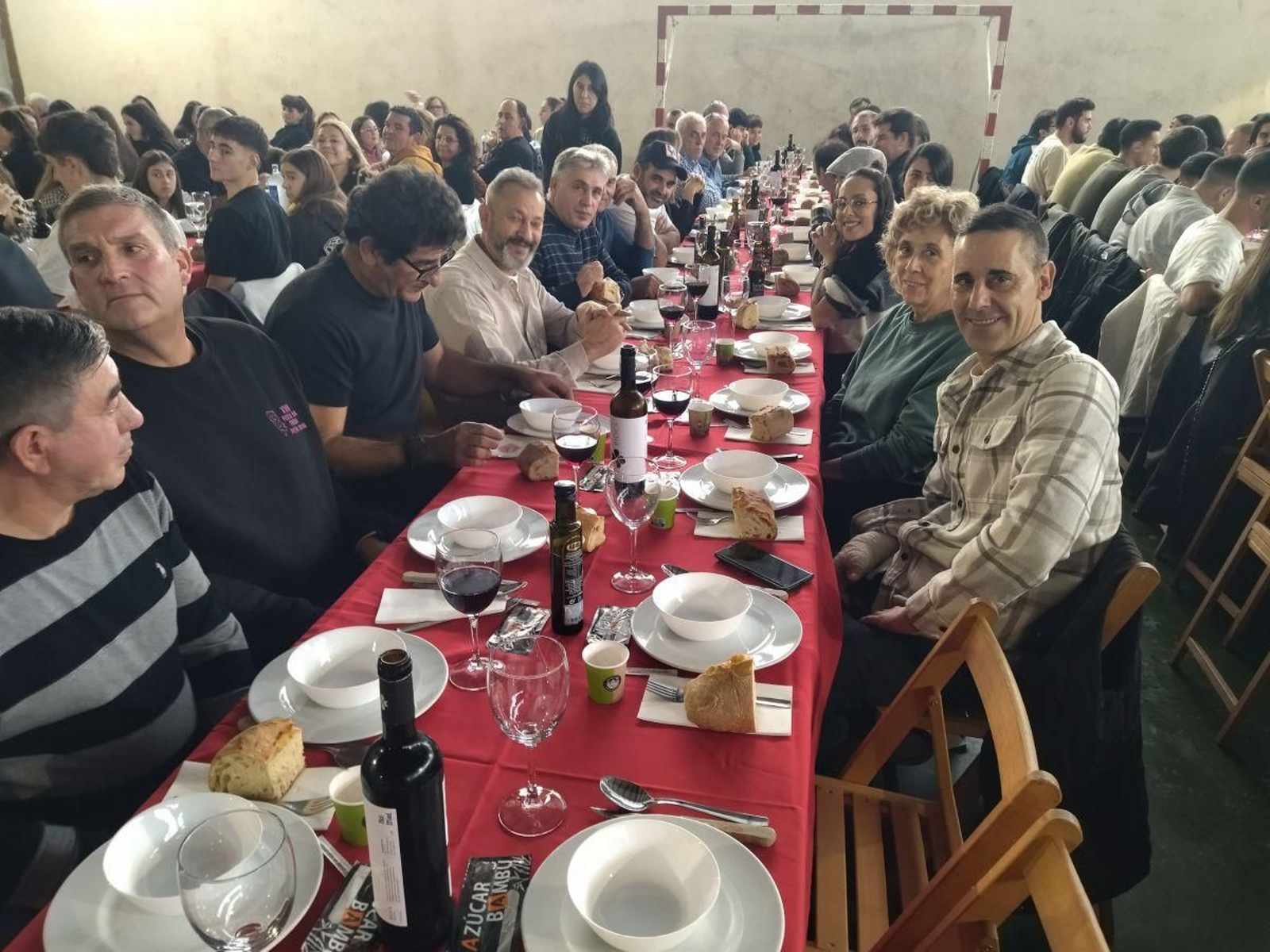 Voluntarios invitados a la Festa da Freba.