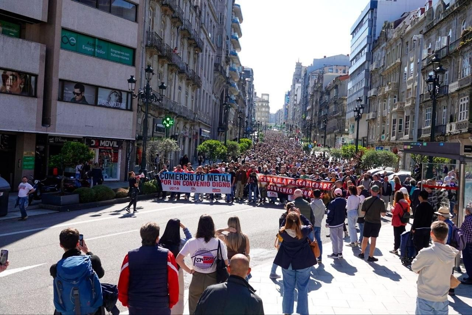Galería | Masiva movilización del metal en Vigo en el inicio de la huelga
