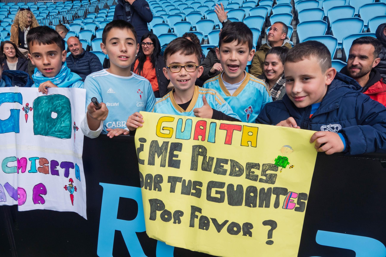 Galería | Entrenamiento multitudinario del Celta en Balaídos