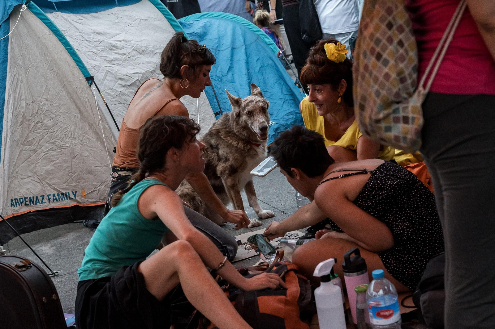 Galería | Cien tiendas de campaña toman la Puerta del Sol de Madrid exigiendo el "decreto Maricarmen"