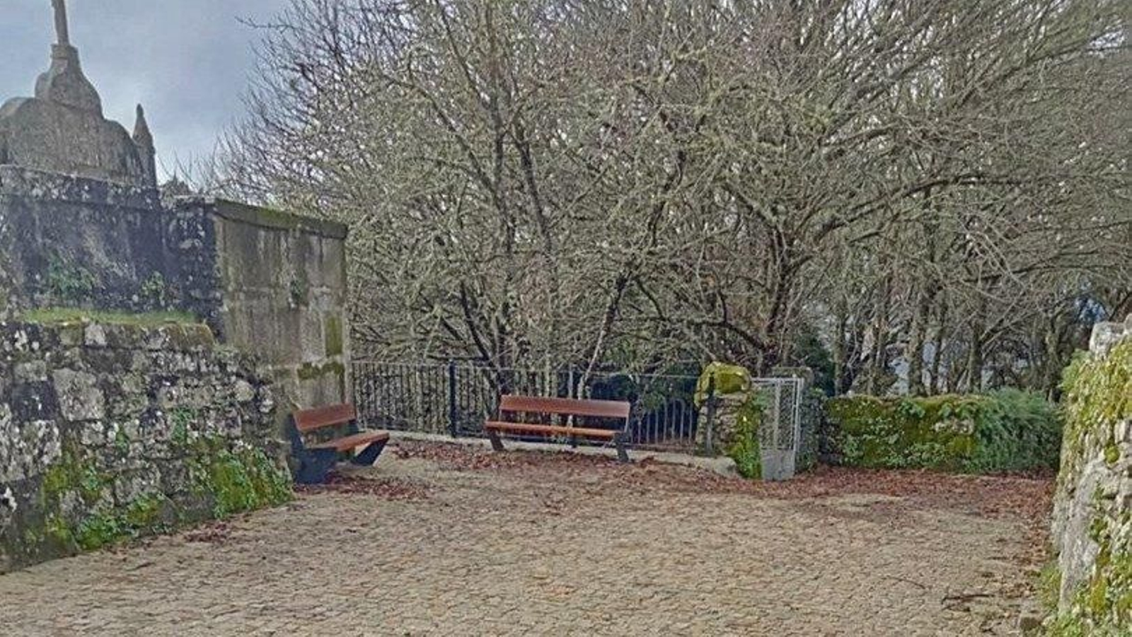 Entorno de la Igrexa de Albarellos, la última obra ejecutada.