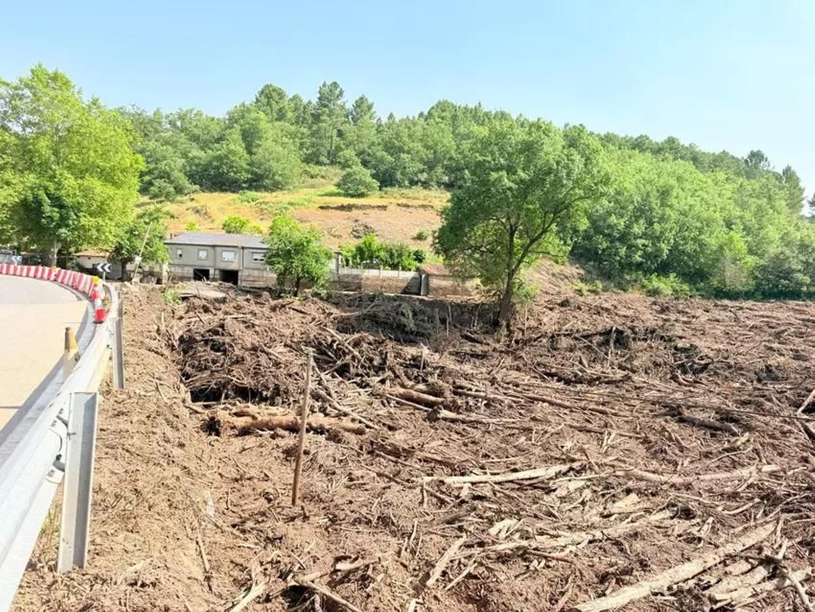 Galería | Enormes destrozos en A Bouza y Pradocabalos por las lluvias torrenciales