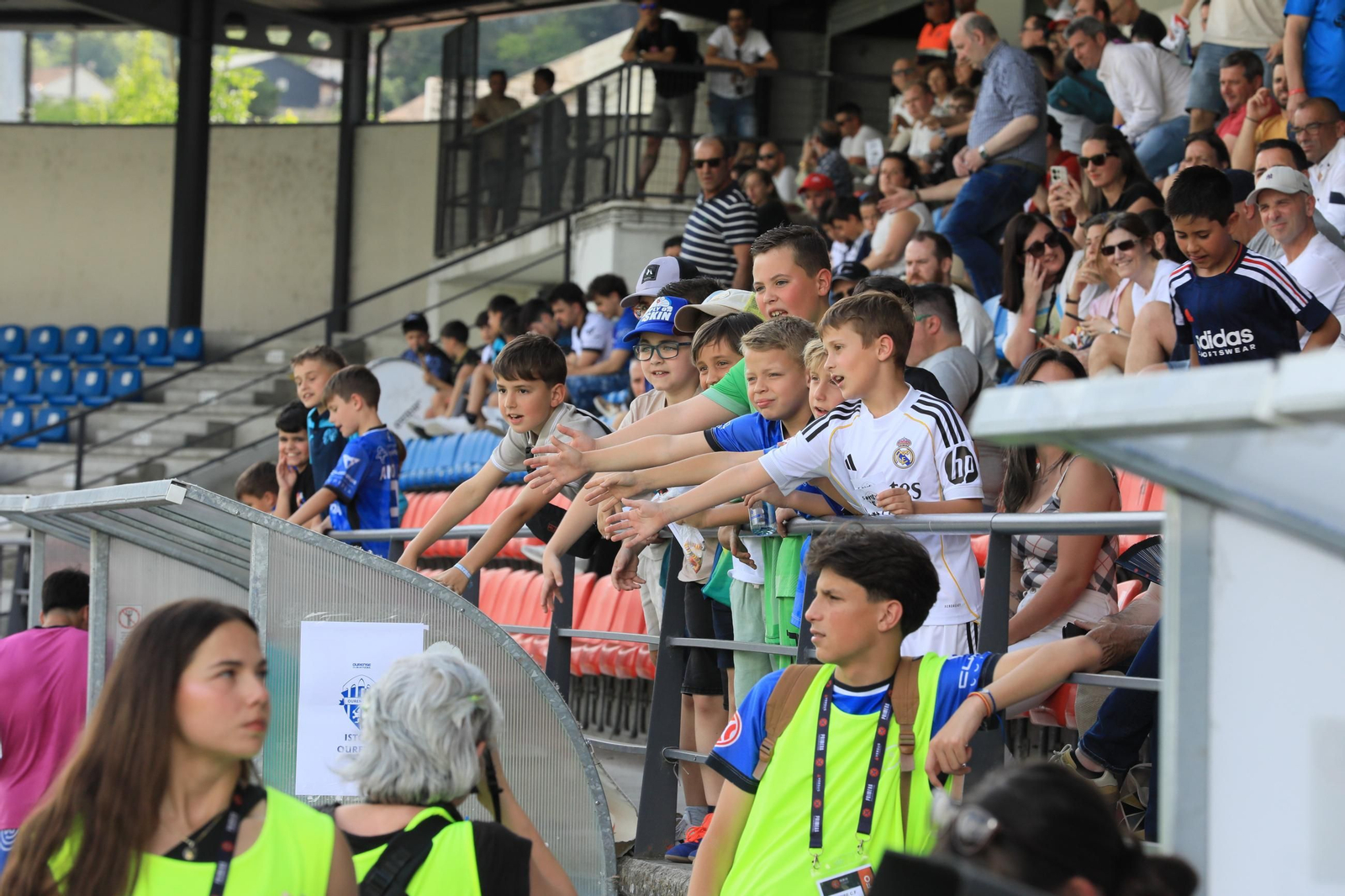 Galería | El Estadio de O Couto vive otra derrota, polémica, del Ourense CF