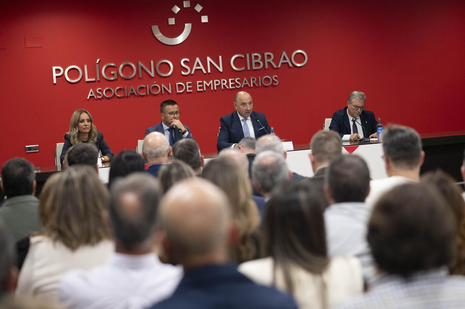 Marta Nóvoa, José González, José Antonio Rodríguez Araujo y Luis Menor, durante la asamblea.