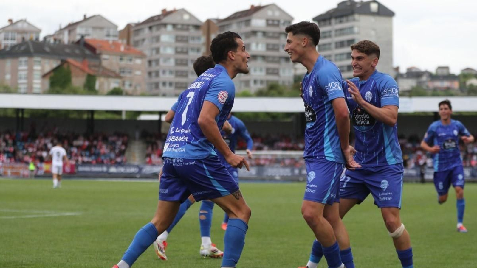 El Ourense CF gana y sueña