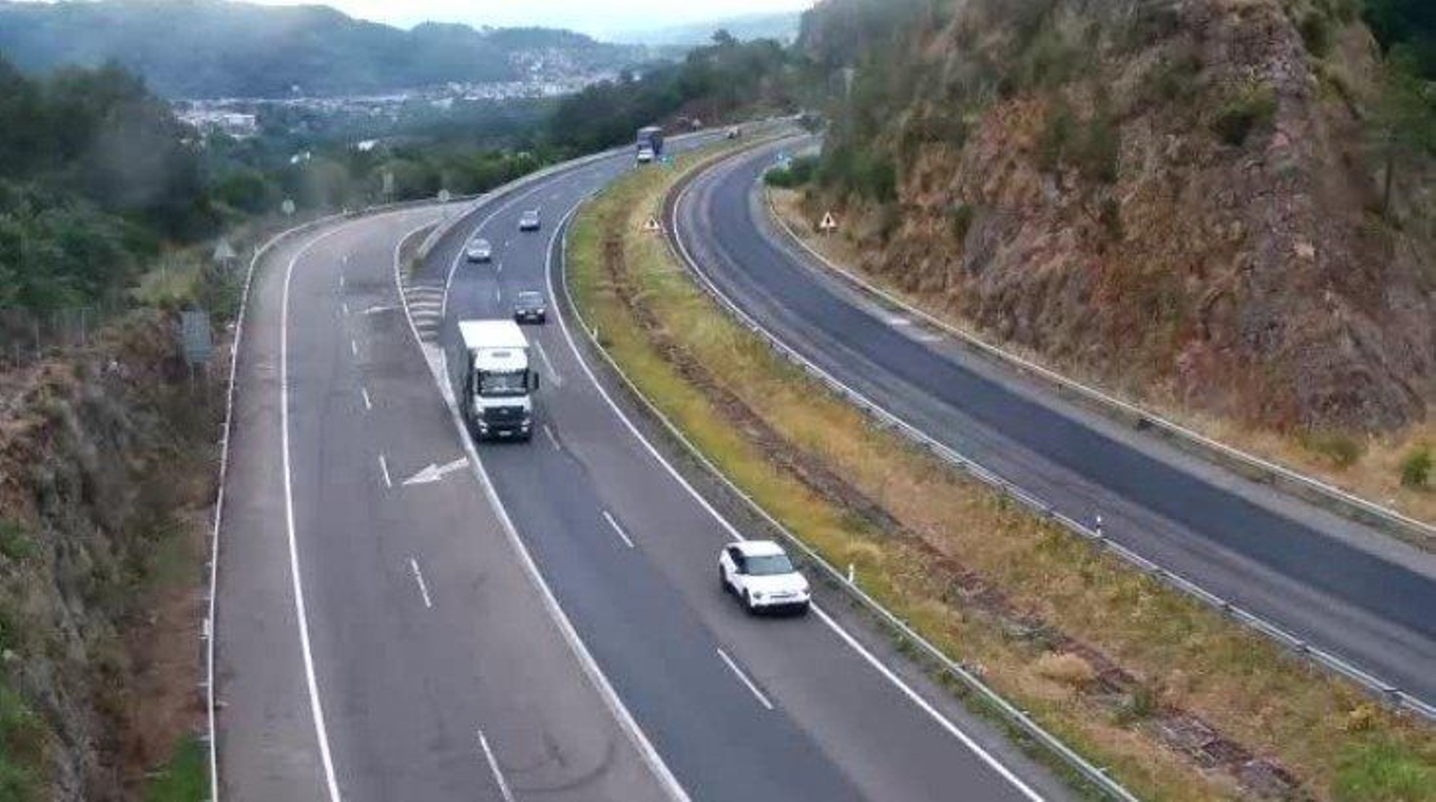 Imagen de una cámara de Tráfico a la altura del acceso norte de la A-52 a su paso por Ourense.