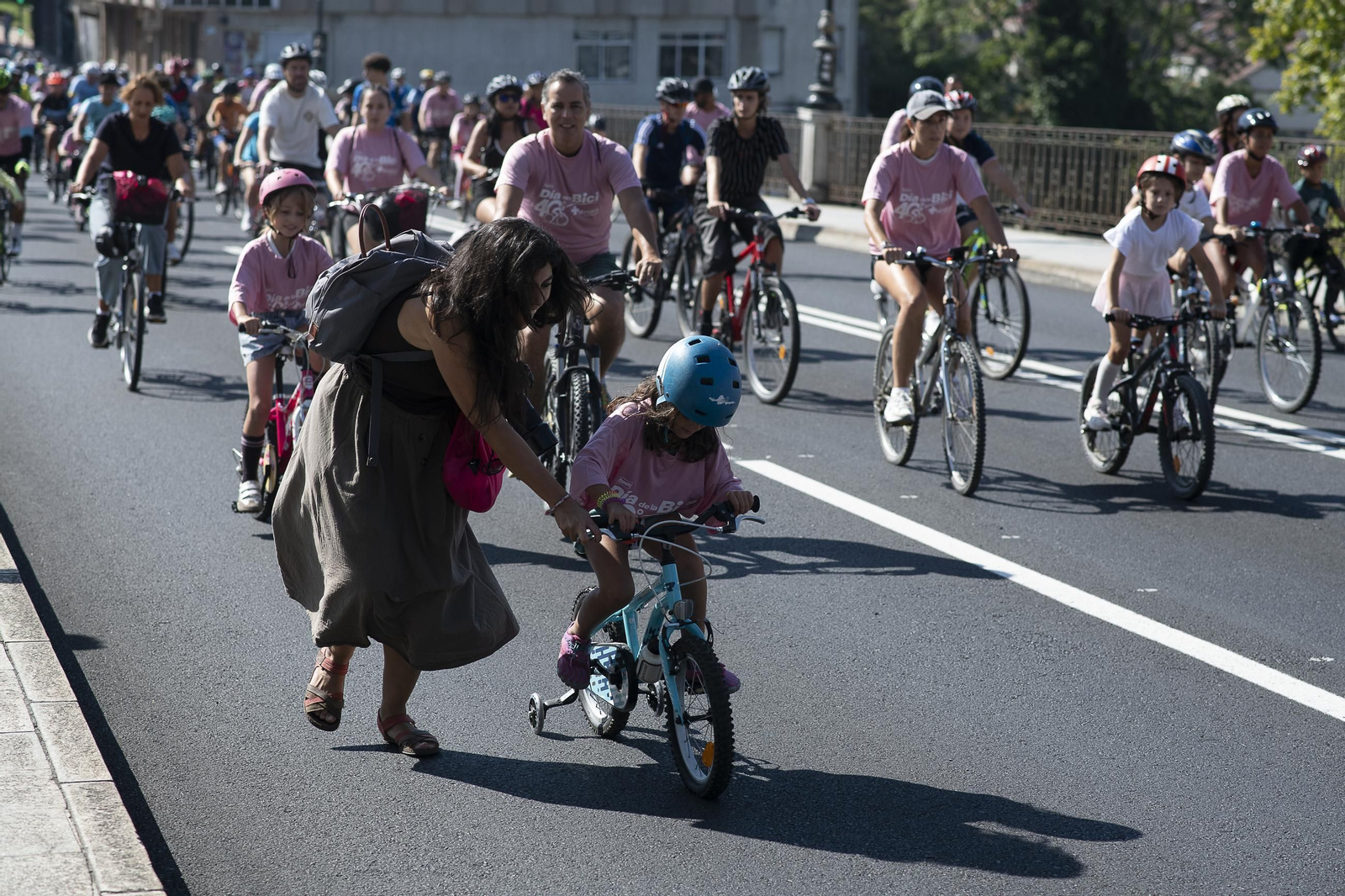 Galería | Ourense disfruta de un Día da Bici con sol, ambiente familiar y regalos