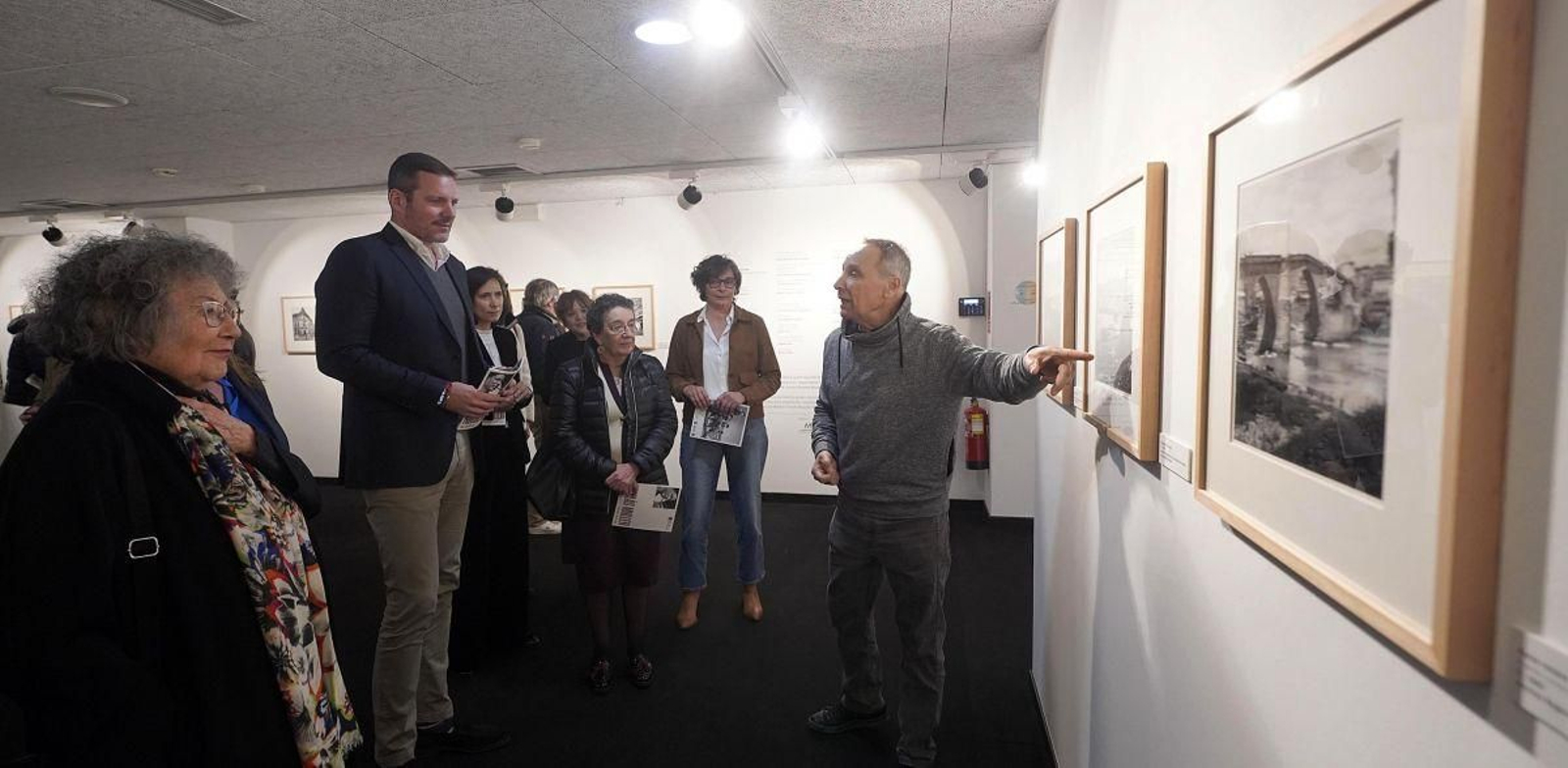 El conselleiro de Cultura, José López Campos, acudió ayer a la inauguración de “Nicolás Mulller en Galicia”, en el Museo do Mar, con la que Cidade da Cultura abre su itinerancia.