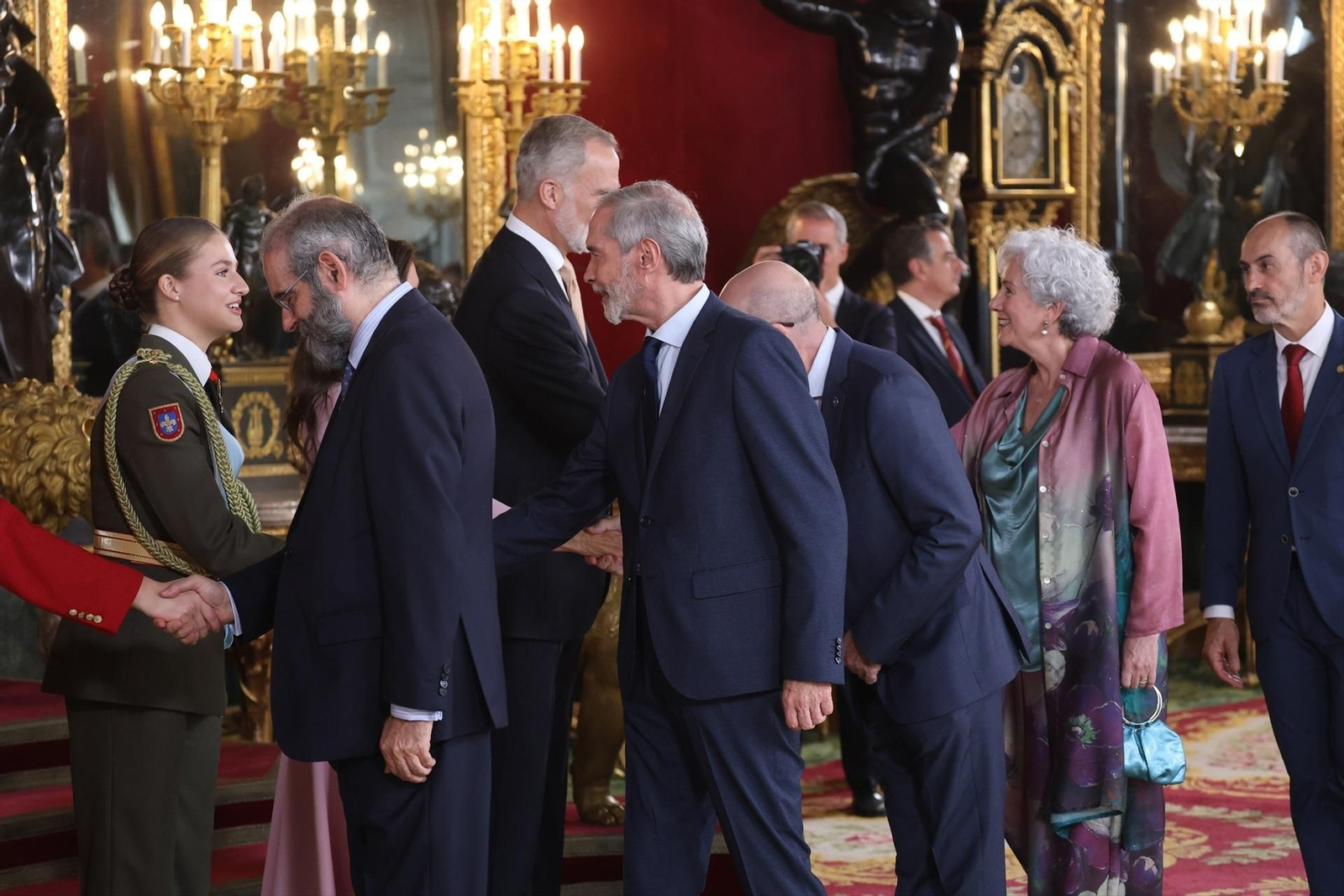 Galería | Los reyes, la princesa Leonor y la infanta Sofía presiden la recepción del 12 de octubre