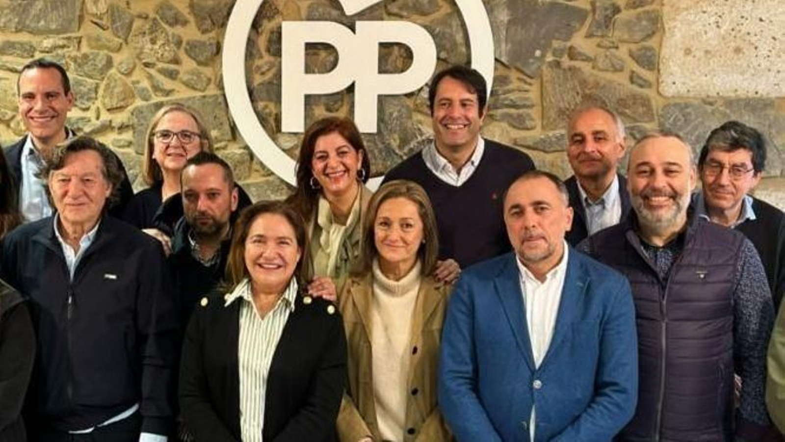 Luisa Sánchez, entre Ana Ortiz y Julio Comesaña.