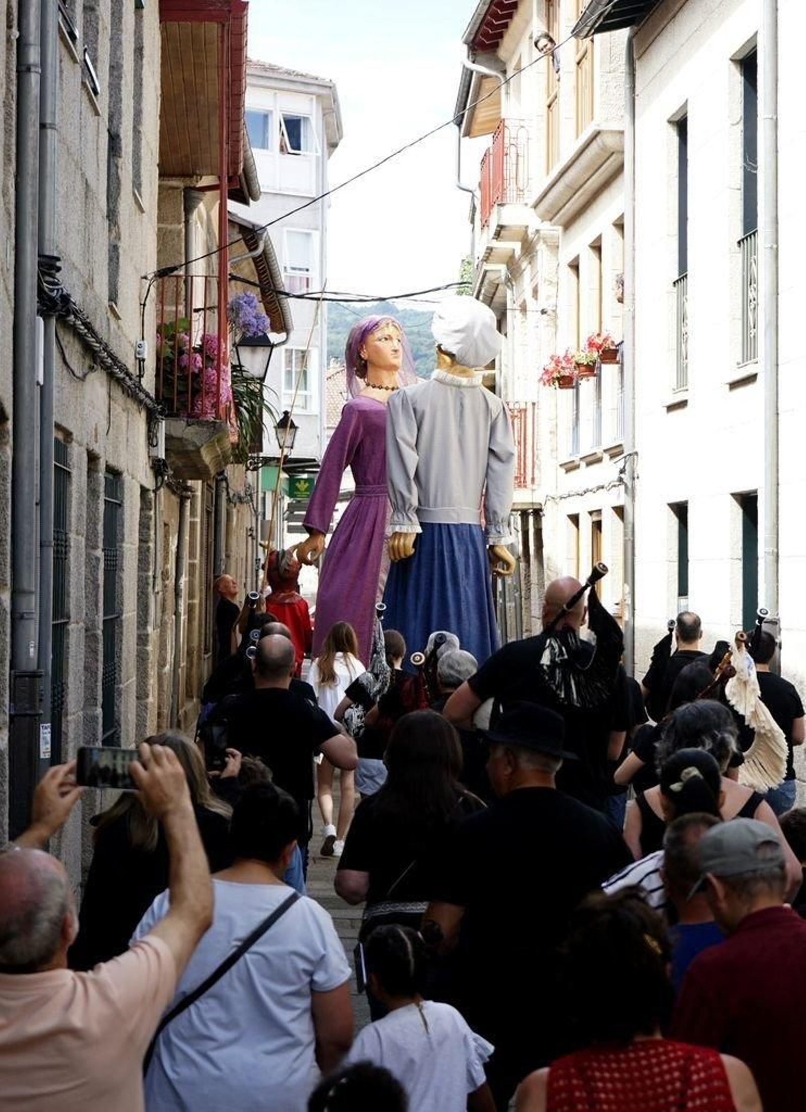 Más de uno grabó el desfile de los gigantes.