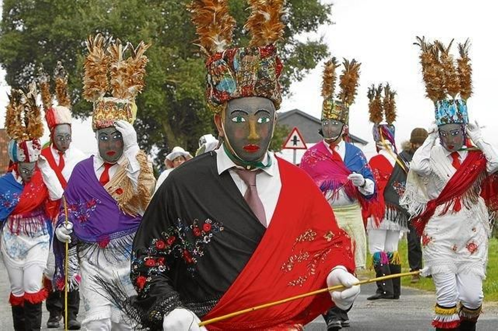 Las Bonitas de Sande son una de las figuras más reconocidas del Entroido de Terra de Celanova.
