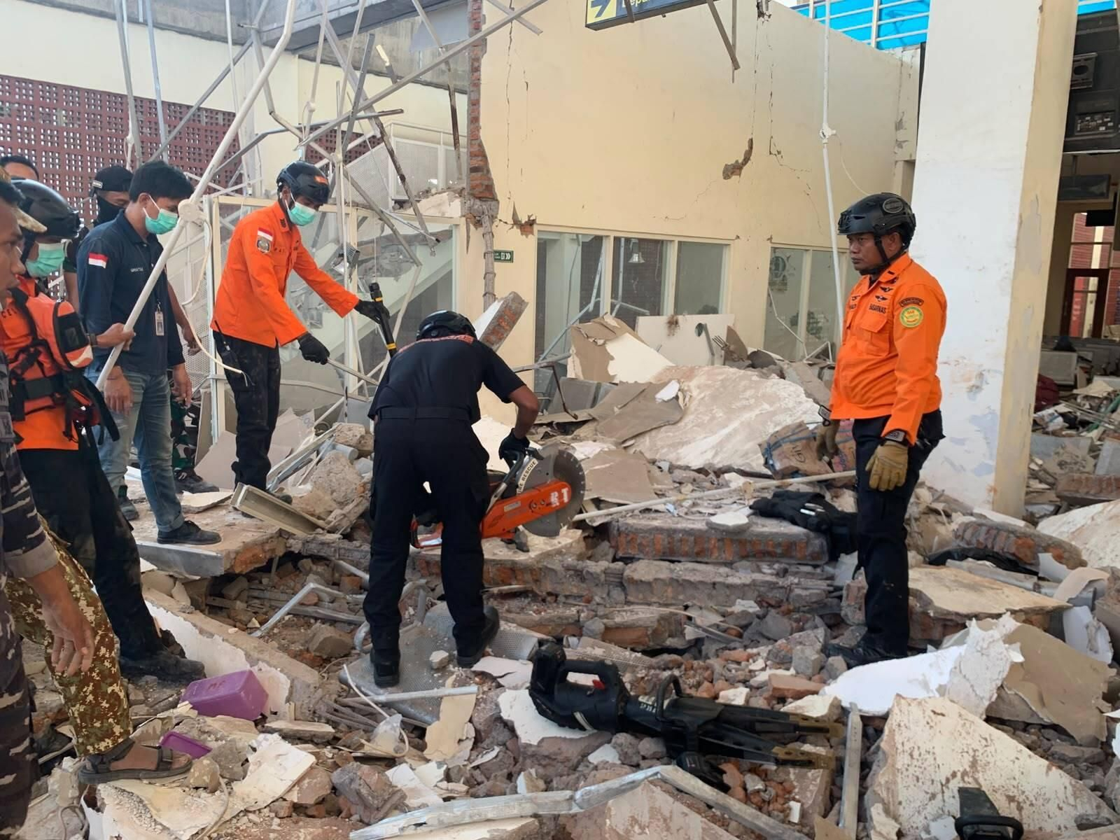 Trabajos en Indonesia tras el último terremoto, el 15 de agosto de 2023