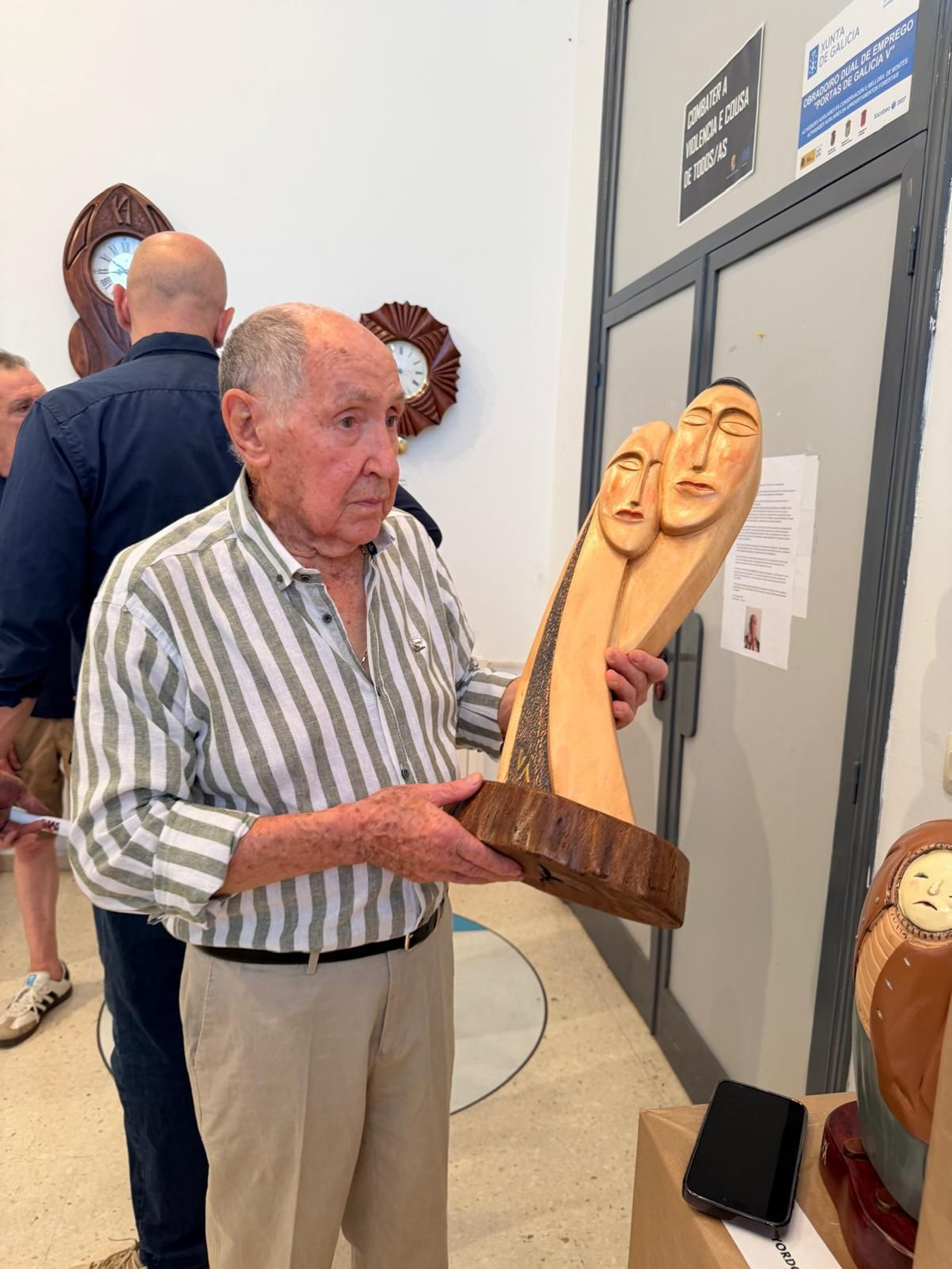 Galería | El artista vianés Venus Alonso cumple un sueño a los 94 años con su primera exposición