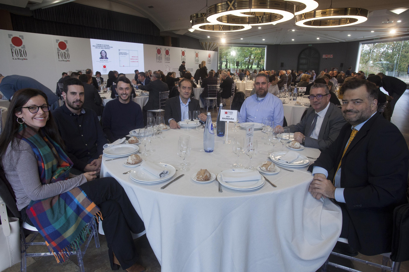 RÍO BARBAÑA: Karina Rivero, periodista del Grupo Municipal del PSdeG-PSOE; Javier Taboada y Pablo Taboada, de Comunicación del PSOE; Jorge Esteban Arlegi, asesor del Ministerio de Industria; Santiago Grande y Manuel Sampedro, de Seguridad, y Jose Posada, doctorado de Turismo de la UVigo. (MIGUEL ÁNGEL)