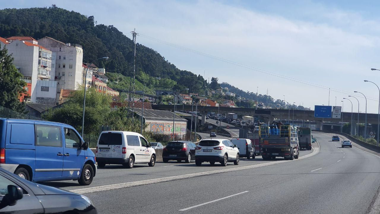 Imagen de archivo de la AP-9 colapsada. // J.V. Landín