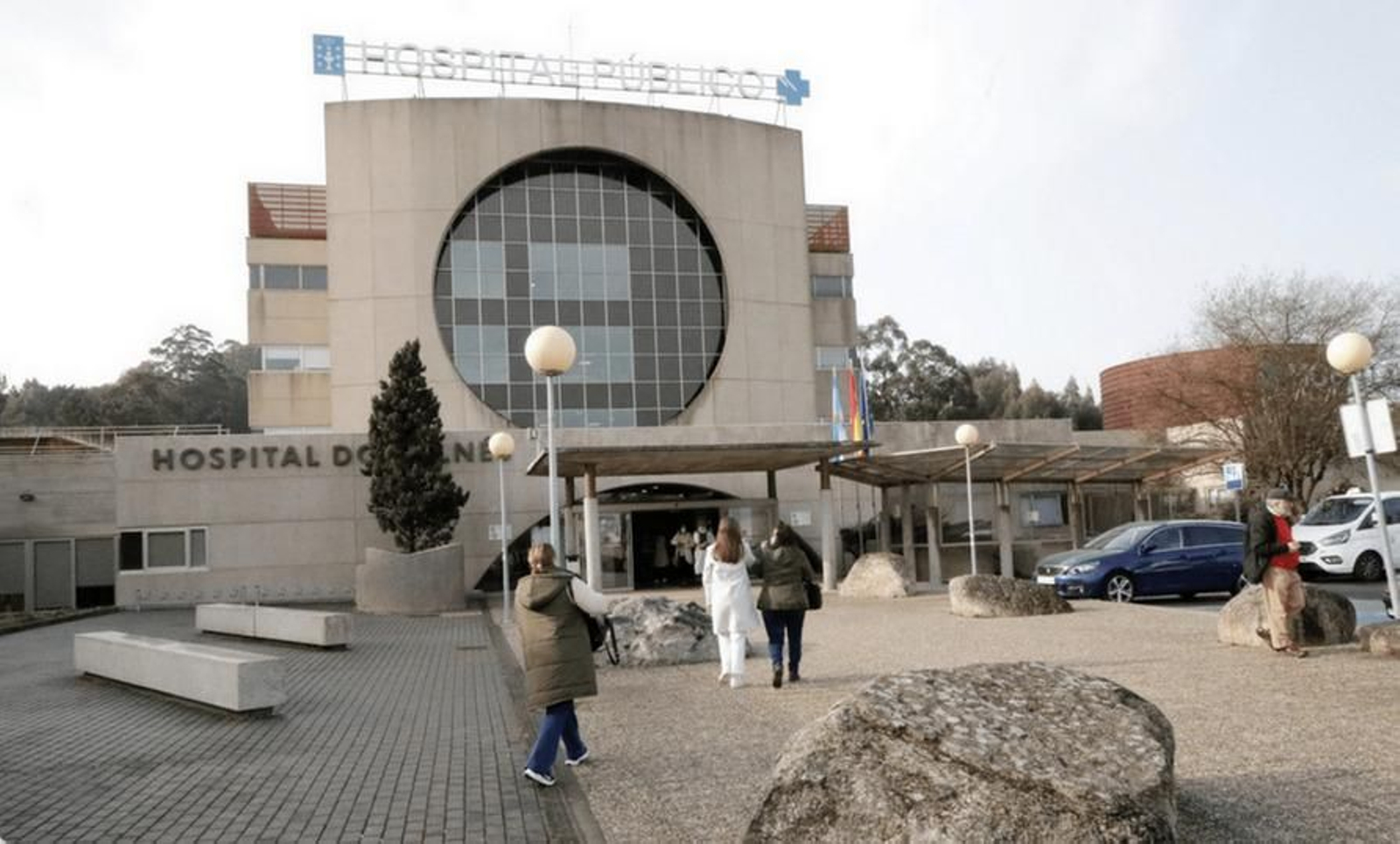 Entrada principal del Hospital Público comarcal de O Salnés, en Vilagarcía.