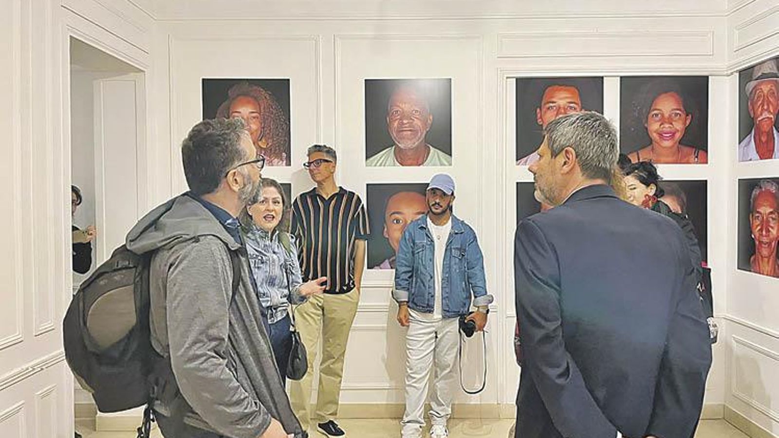 Con el seudónimo de Martín Soto (a la izquierda y con gafas) el ourensano se dejó ver en exposiciones.