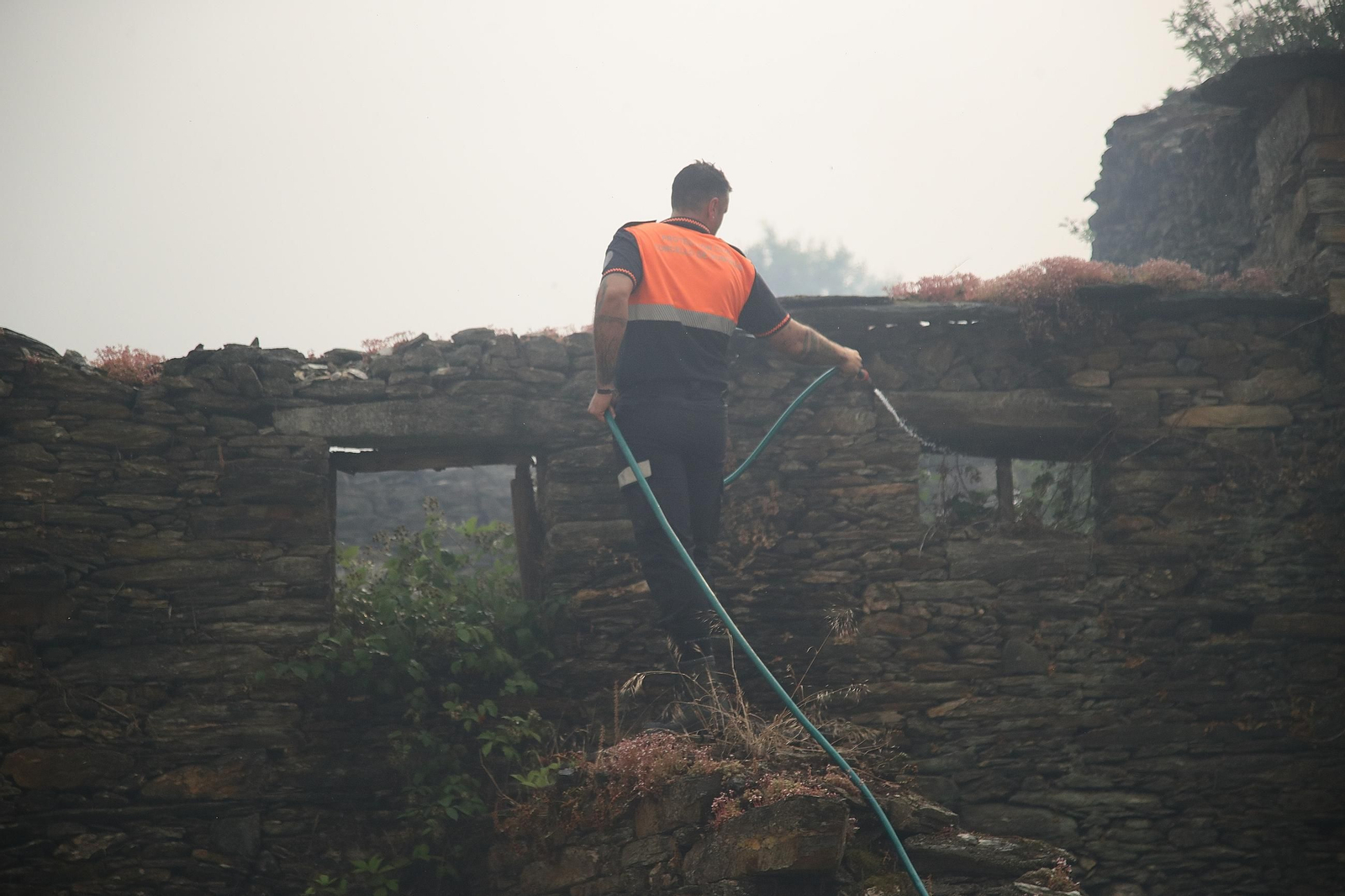 Galería | El primer gran incendio de la provincia en 2026 cerca Boborás