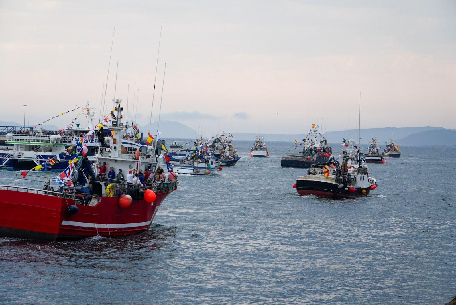Galería | Vigo rinde homenaje a la Virgen del Carmen por tierra y por mar