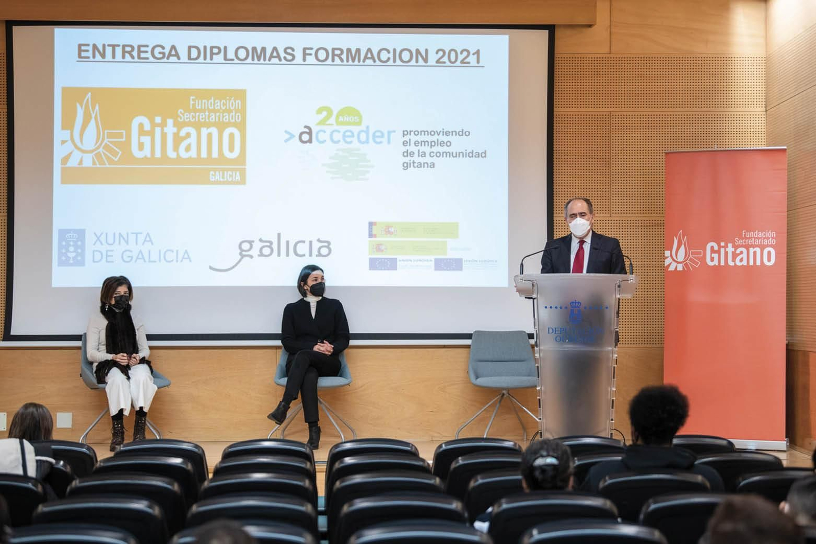 La concejala Díaz Abella, Eva Vera y Arturo Parral (ÓSCAR PINAL).