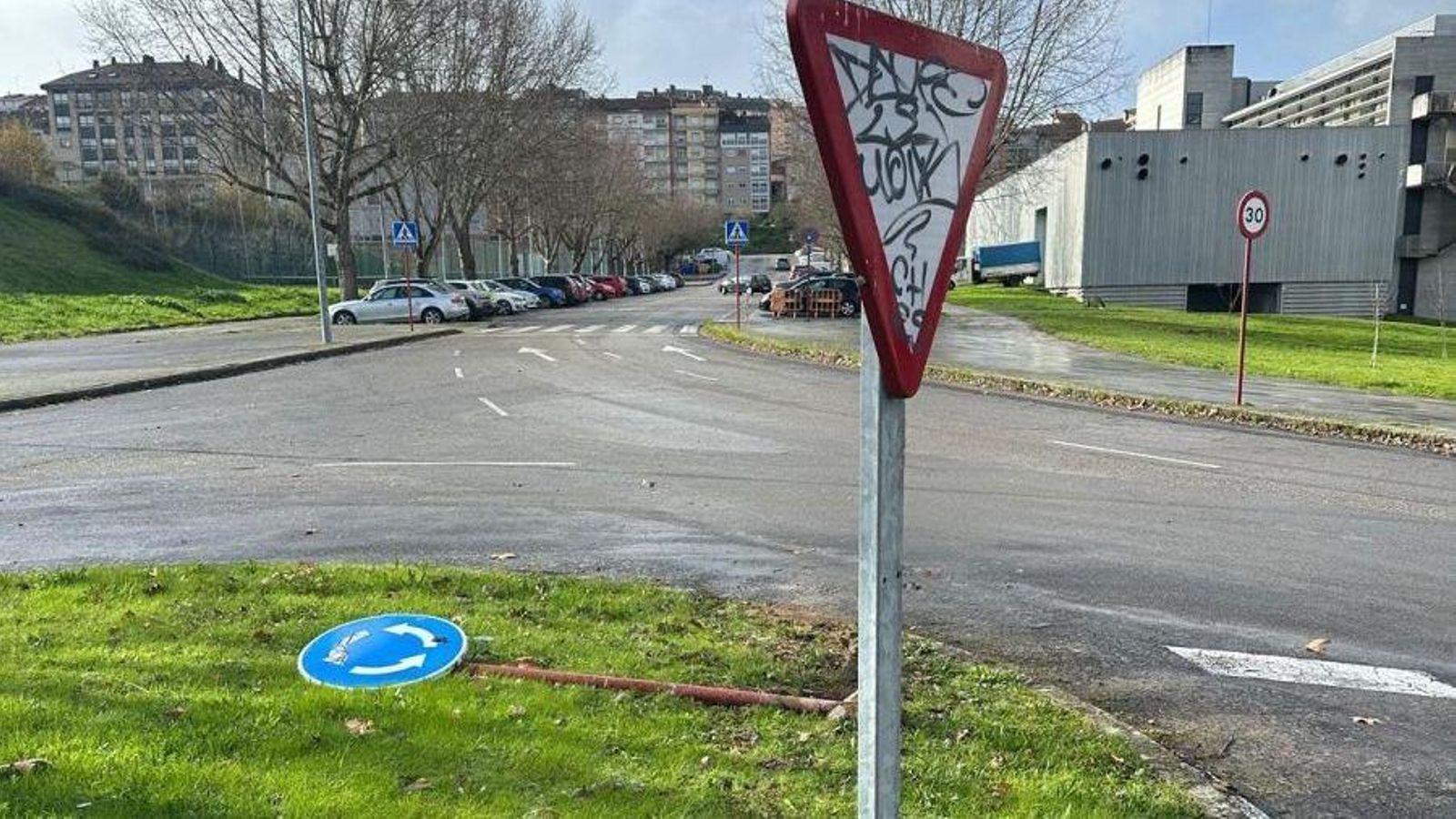 Señales vandalizadas en el Campus