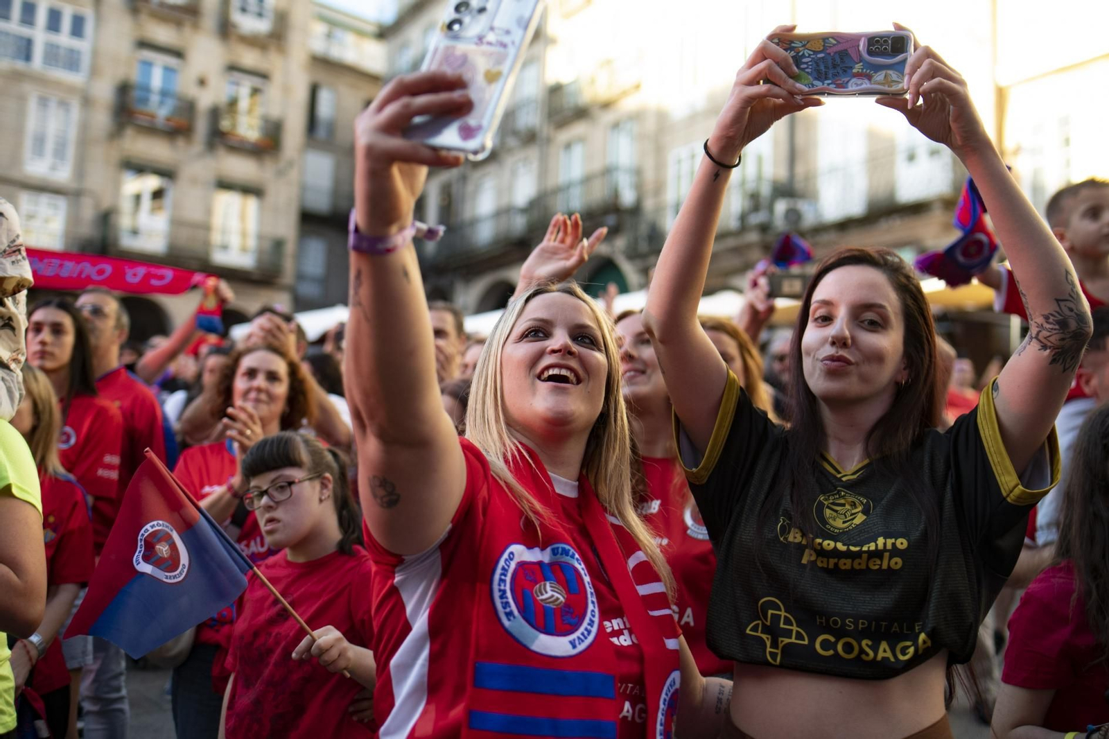 Galería | La aplaudida acogida de los unionistas a la UD Ourense contrasta con la pitada a Jácome en la Plaza Mayor, en fotos