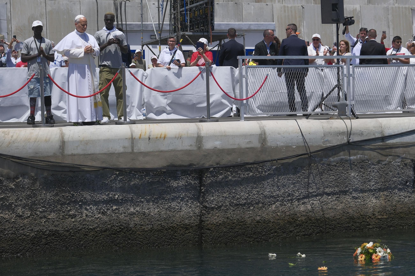 Galería | El papa León XIV se encuentra con migrantes en el puerto de Arguineguín