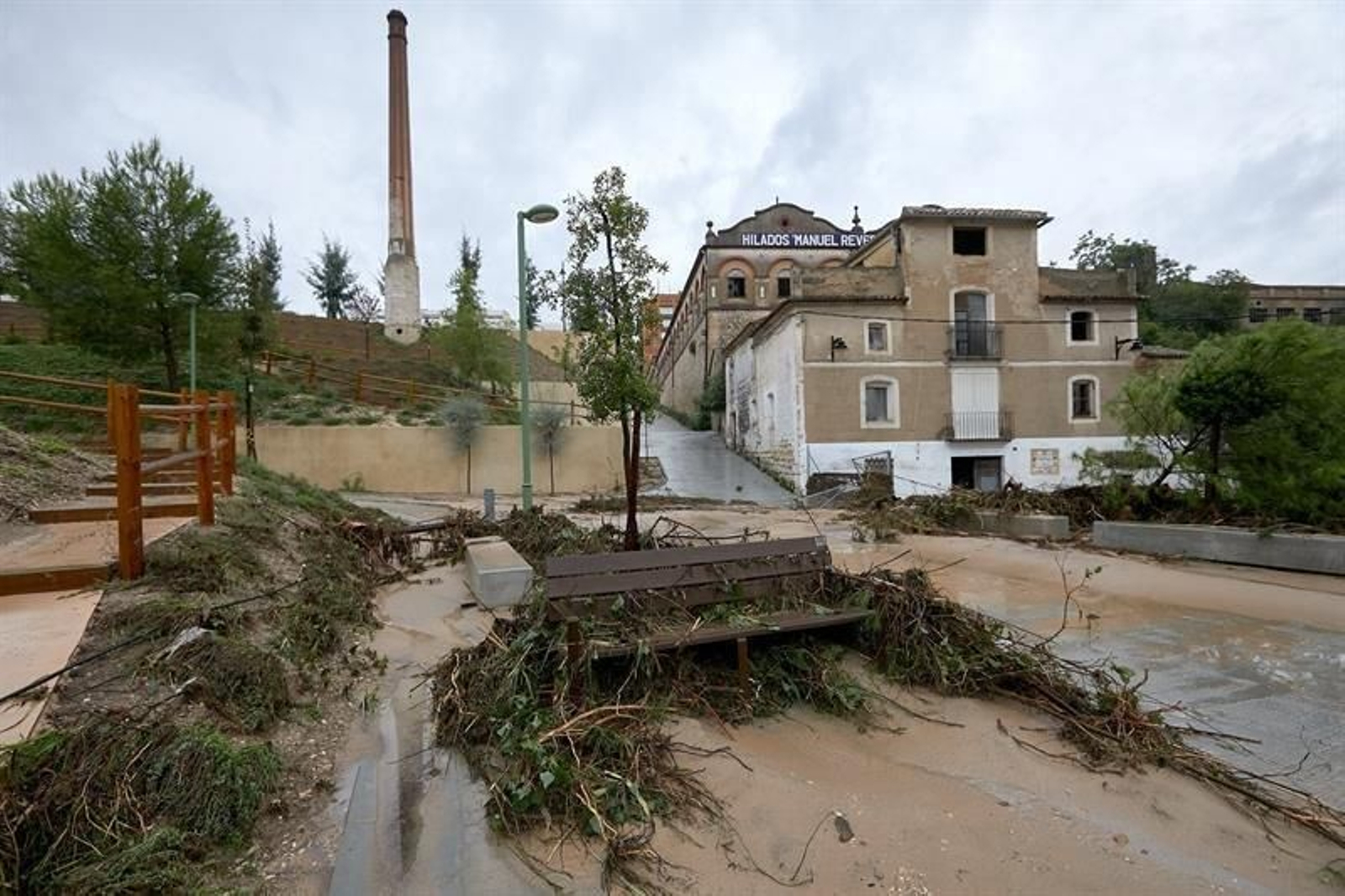 El río Clariano, que se desbordó ayer inundando varias viviendas