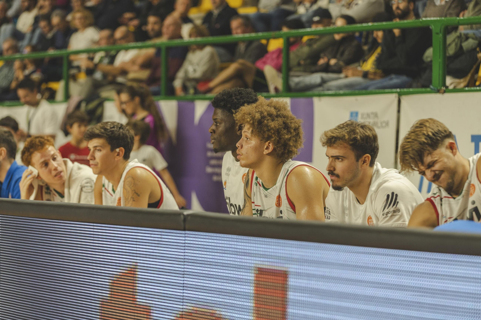 Galería | El COB asusta los fantasmas en Samaín y logra la victoria ante el Fibwi