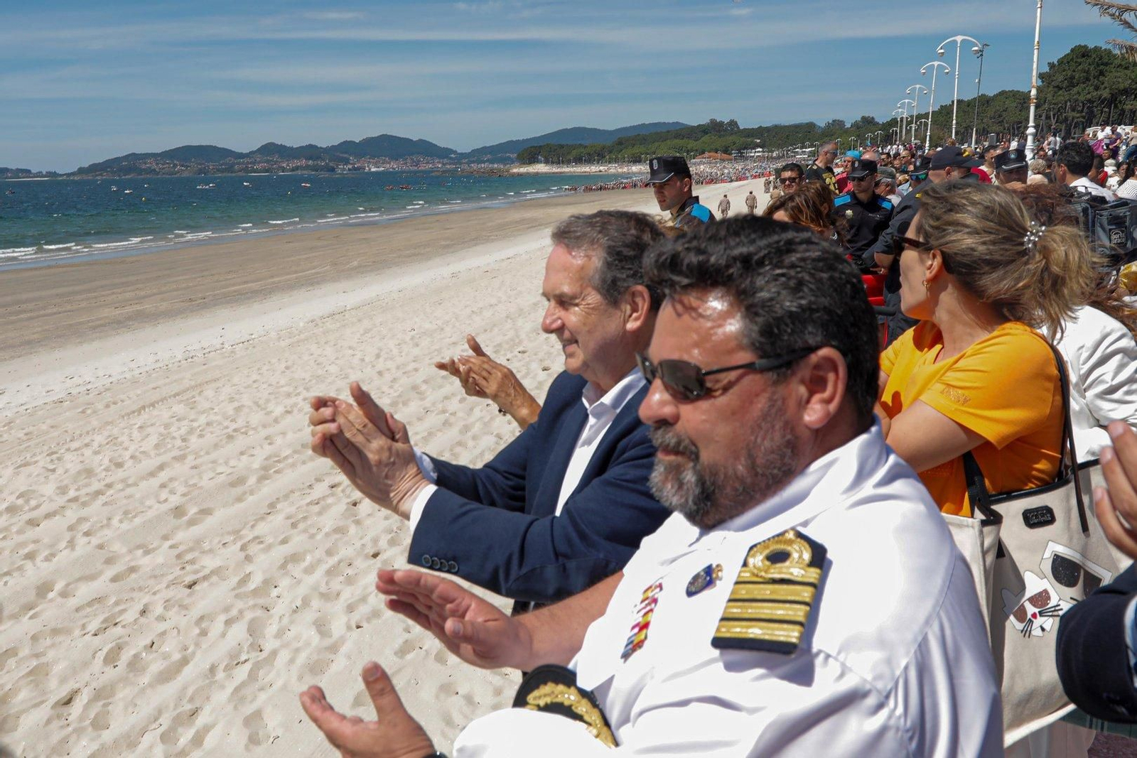 Exhibición flota Dédalo 24 en Samil, con Abel Caballero en primera línea.