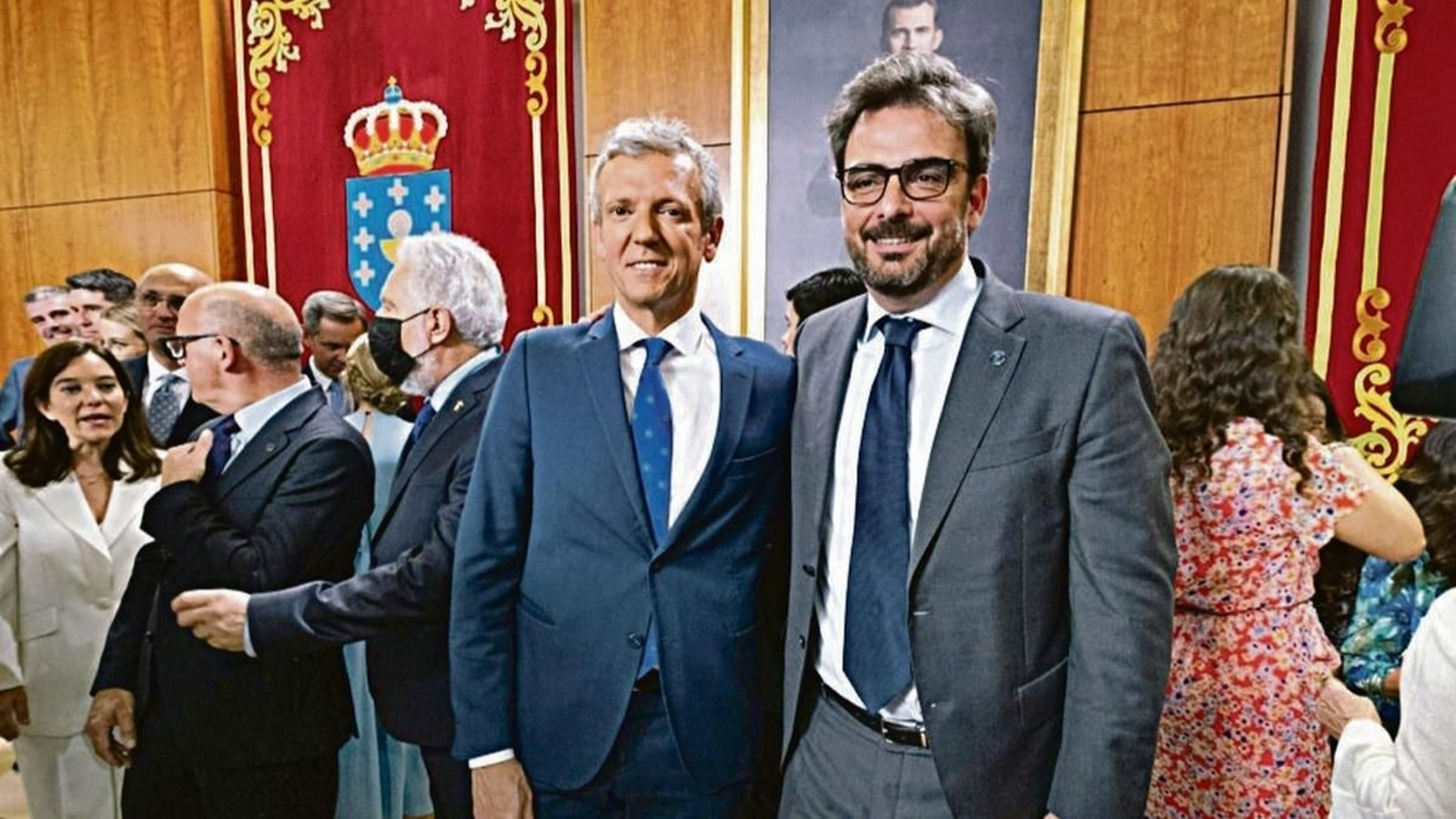 Rueda y Calvo, el sábado, tras la toma de posesión del primero, en Santiago.