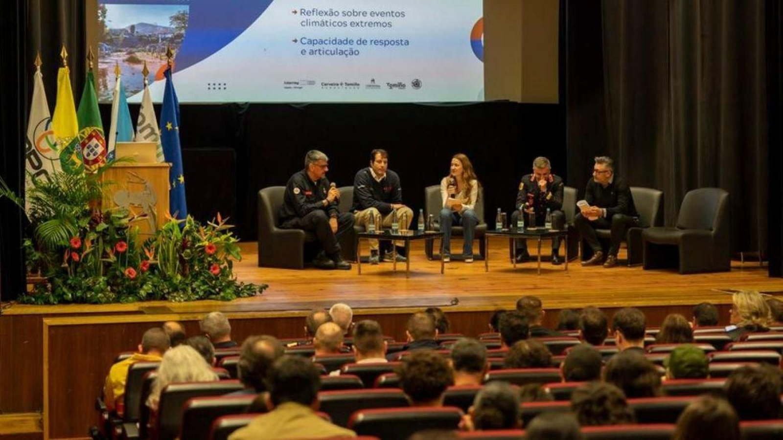 Imagen de una de las mesas redondas.