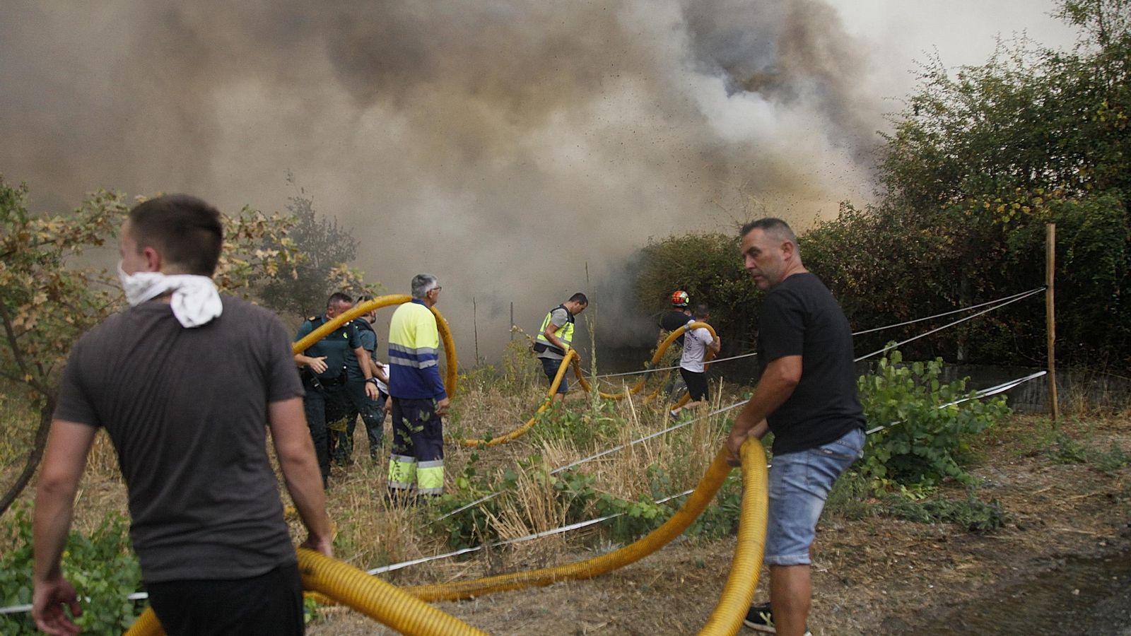 Galería | El fuego rodea Ourense