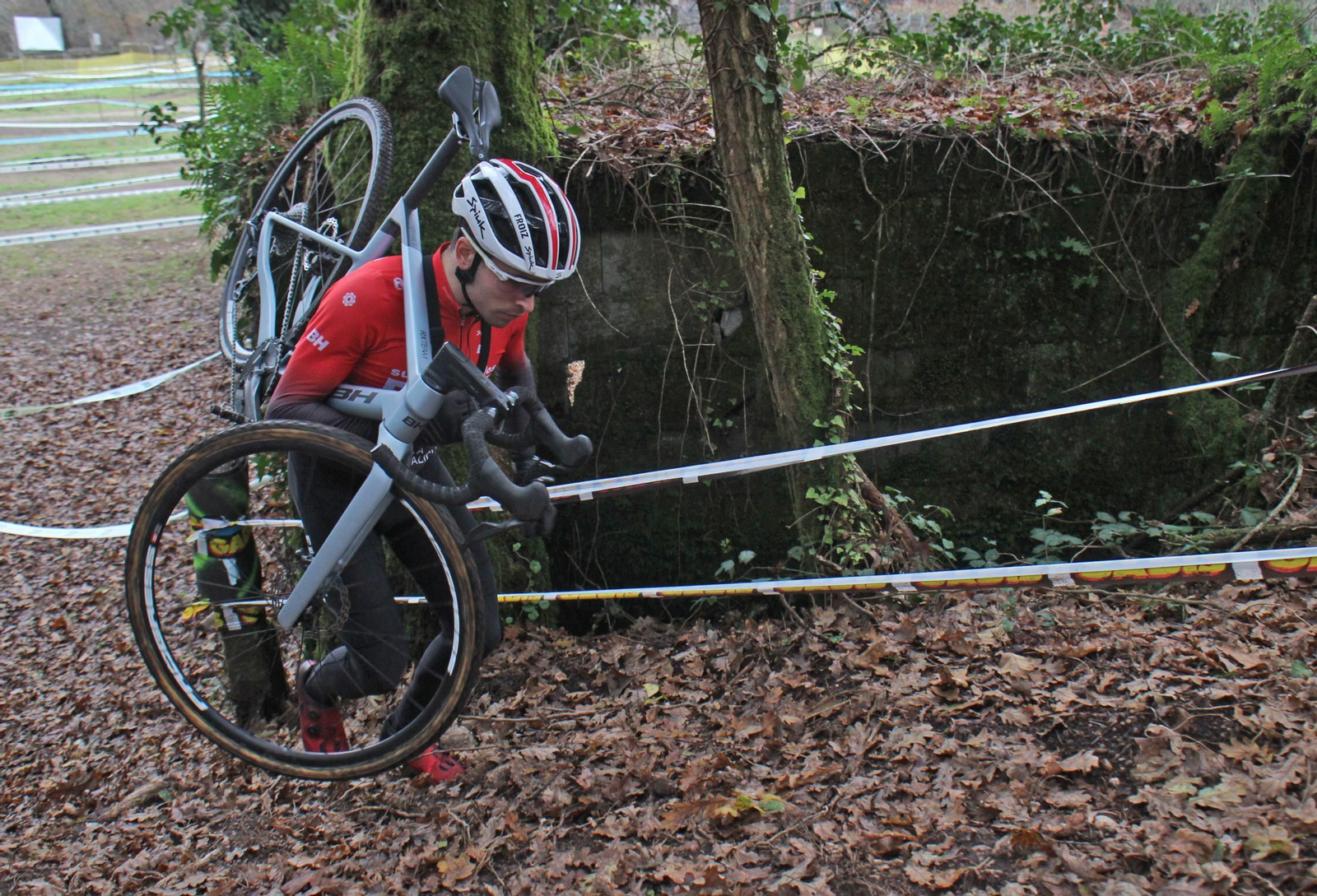 Galería | El campeón de ciclocross Miguel Rodríguez entrena en su Ponteareas natal