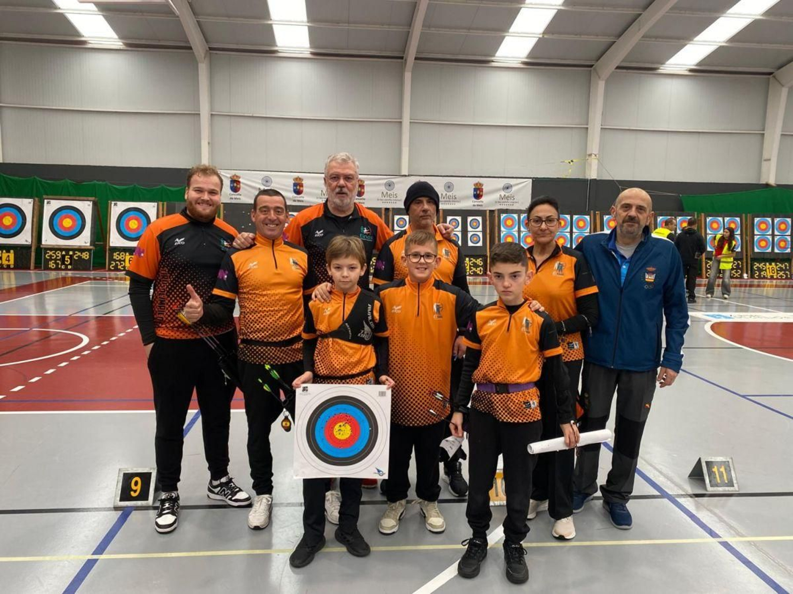 Representantes del Club de Tiro Eiroás en la tirada de Meis.