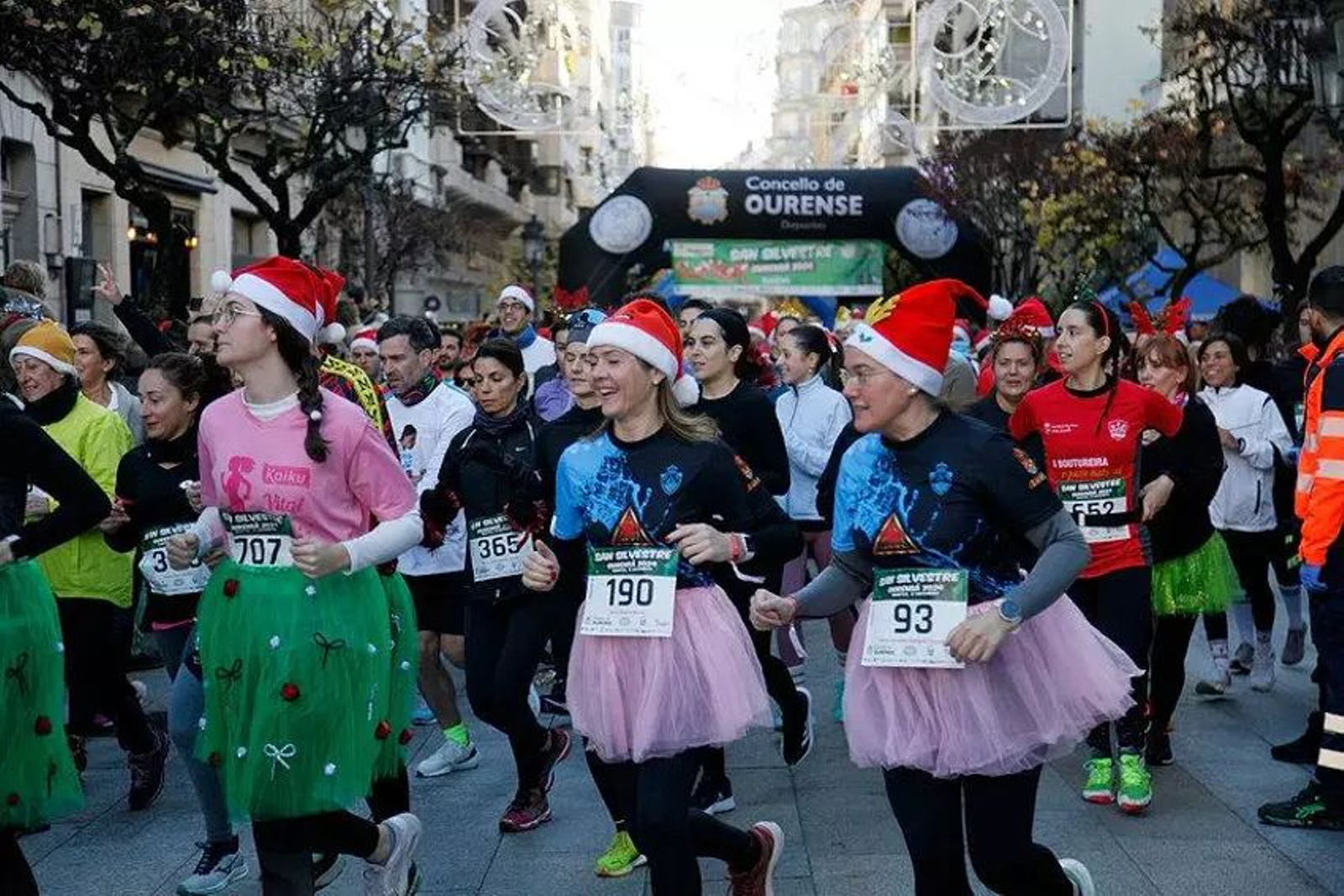 Los ourensanos disfrutan de la San Silvestre 2024.