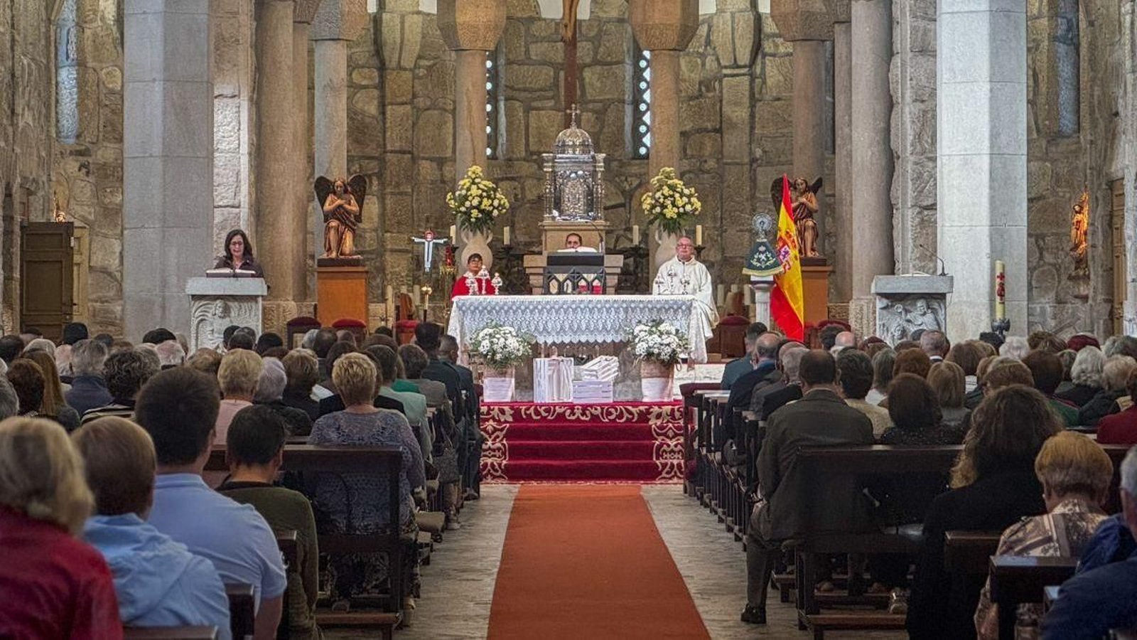 La misa en honor a la Virgen del Pilar reunió a numerosos fieles en el Templo de la Veracruz.