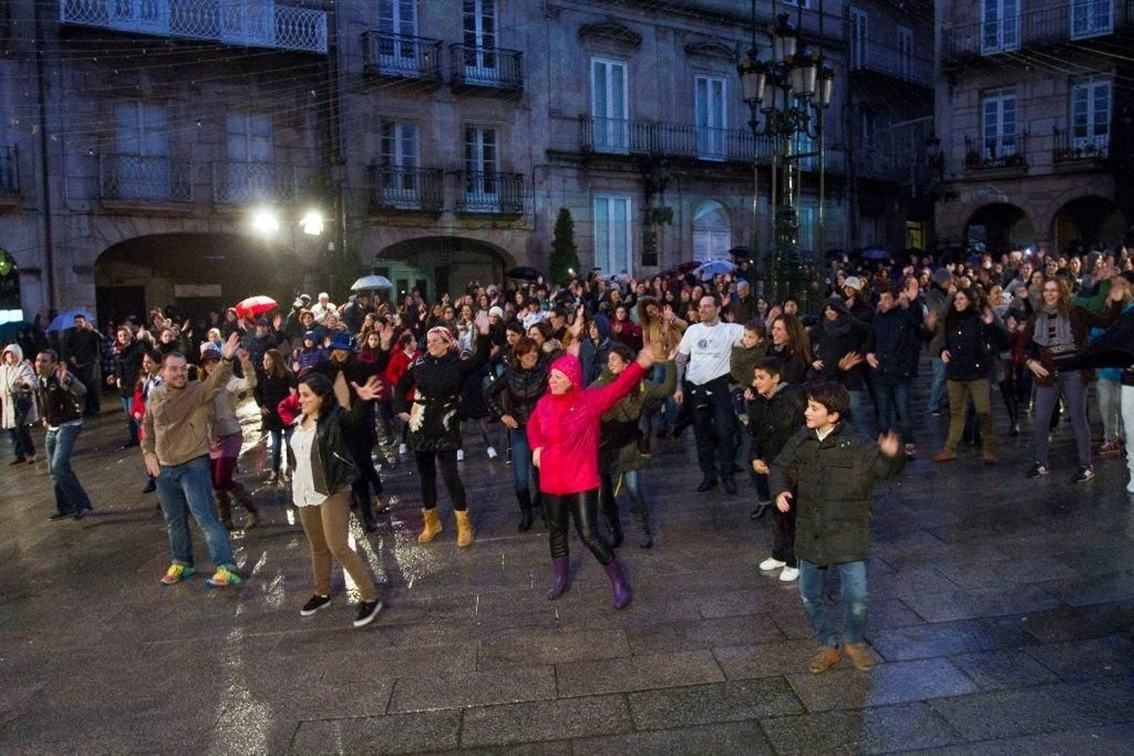 La Plaza de la Constitución se convirtió en una fiesta ayer pasadas las siete y media de la tarde.