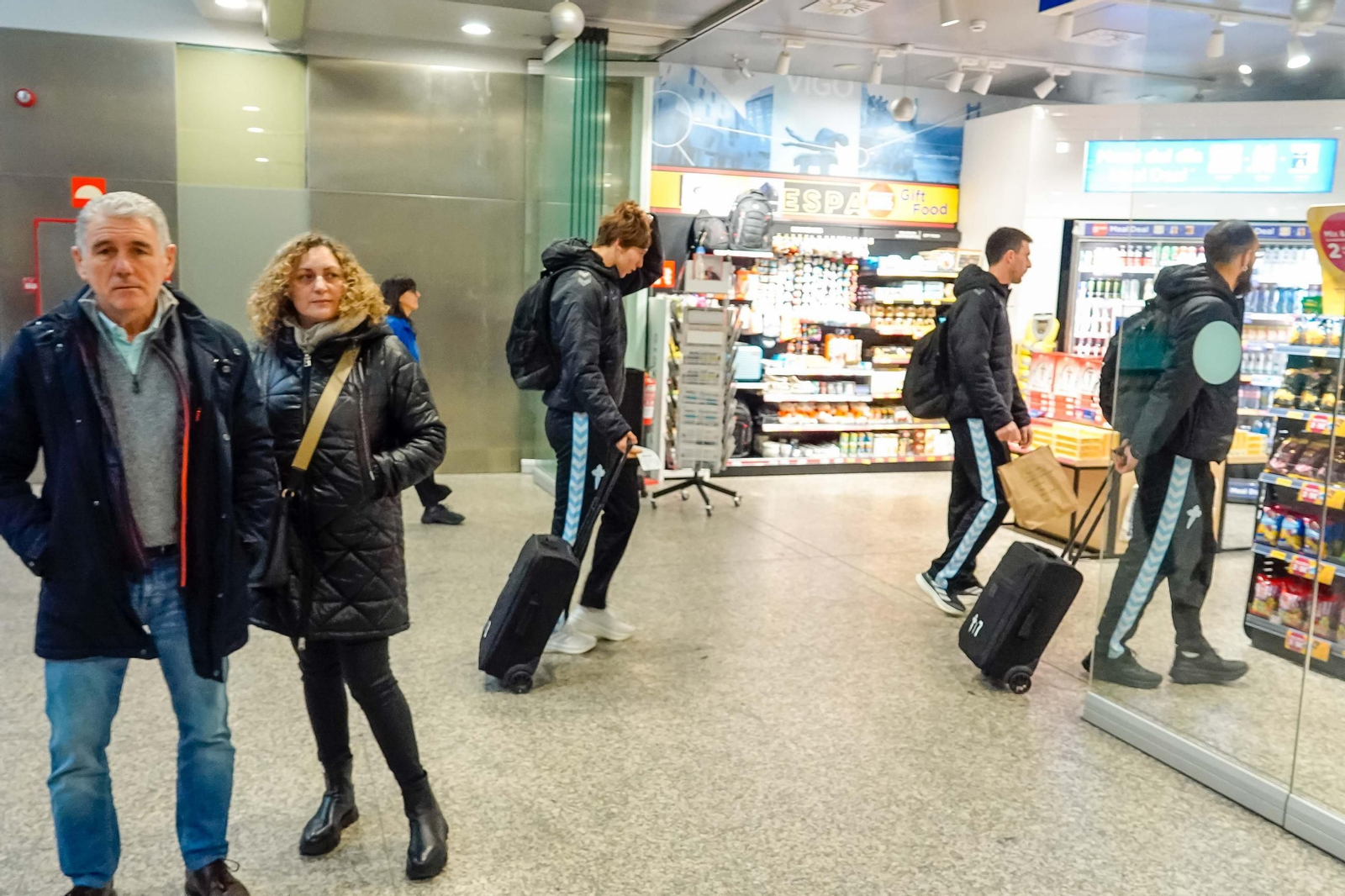El recién llegado Fer López voló ayer a Belgrado con el equipo.