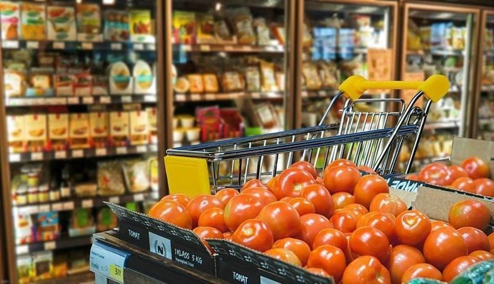 La compra saludable incluye alimentos frescos y poco procesados.