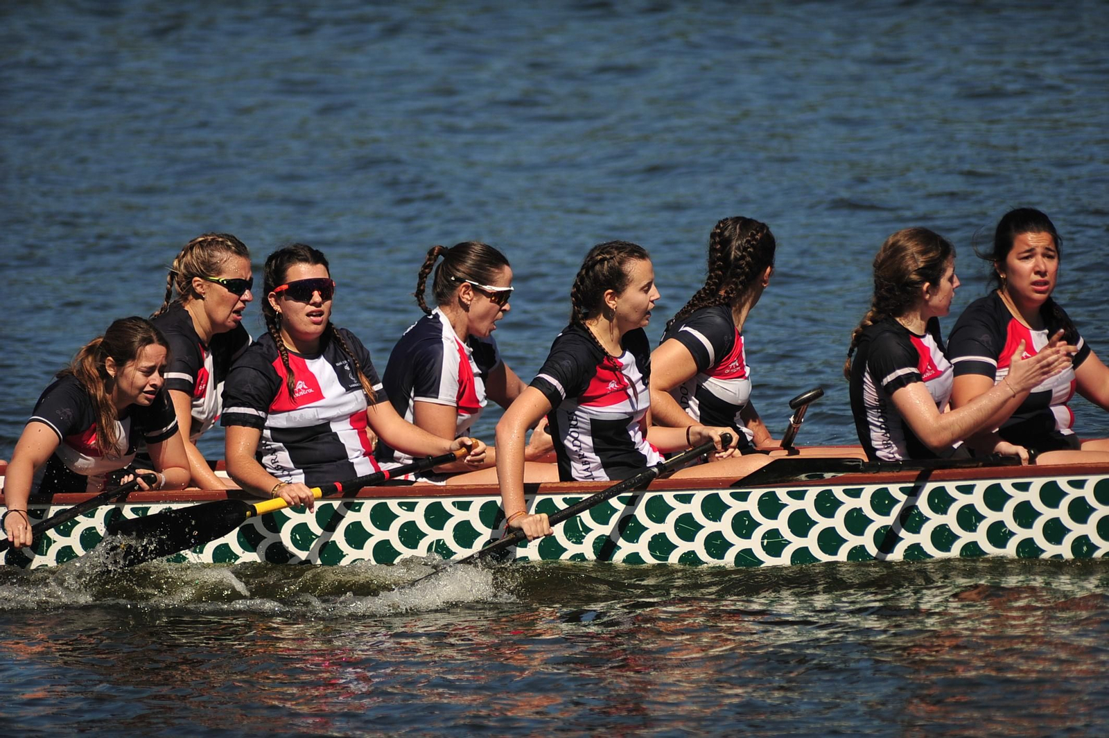 Galería | La Copa de España de Barco Dragón llena Muíños de deporte