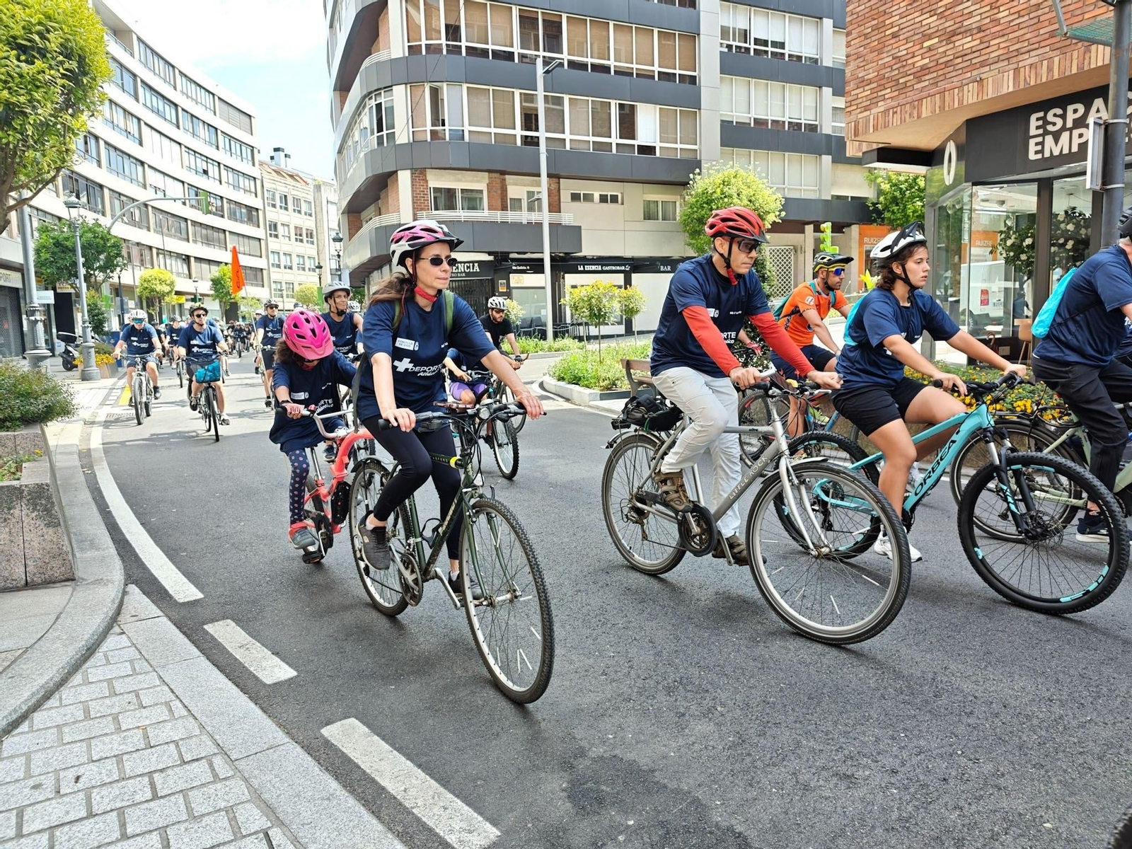 Galería | El ciclismo toma Vigo con la primera edición del Día de la Bici de Atlántico